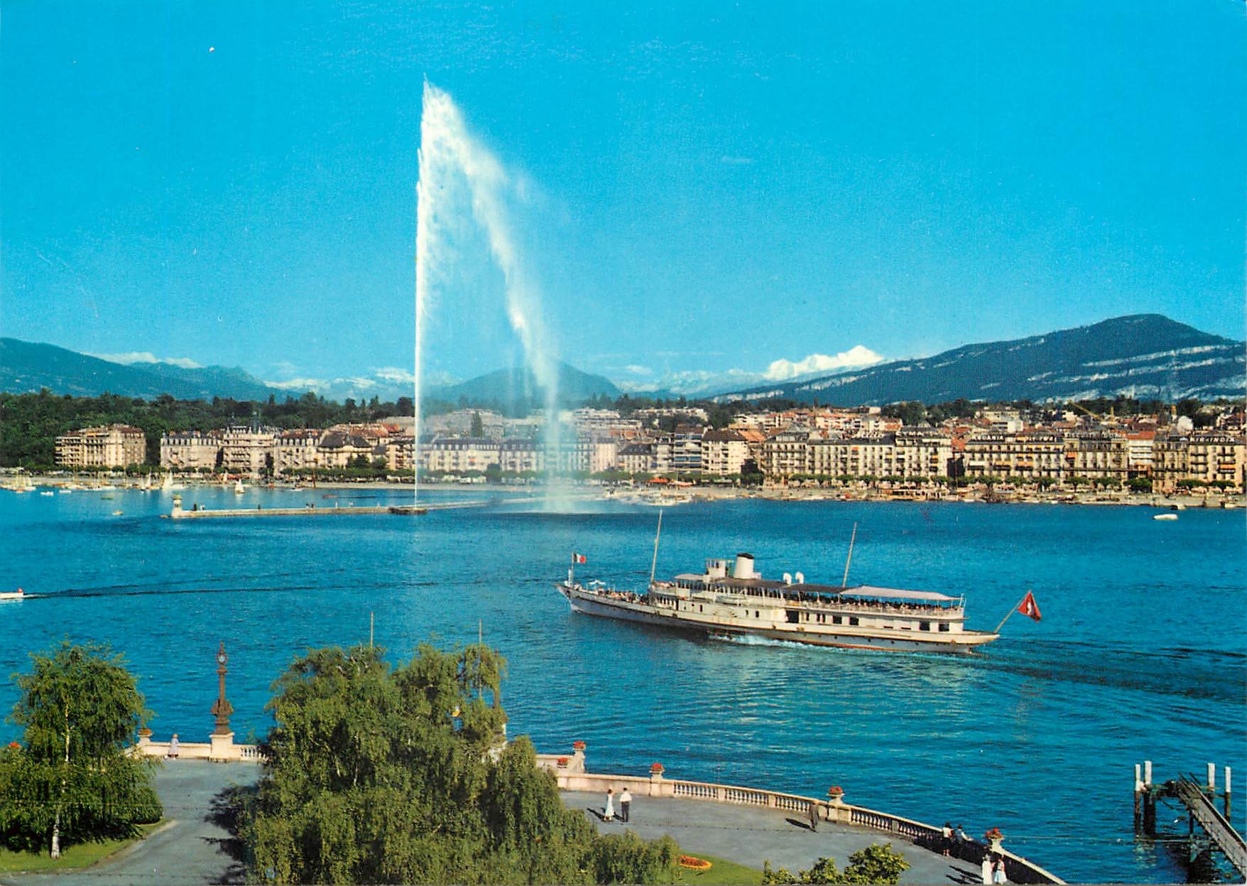 CPM Geneve Le jet d eau et le Mont Blanc 