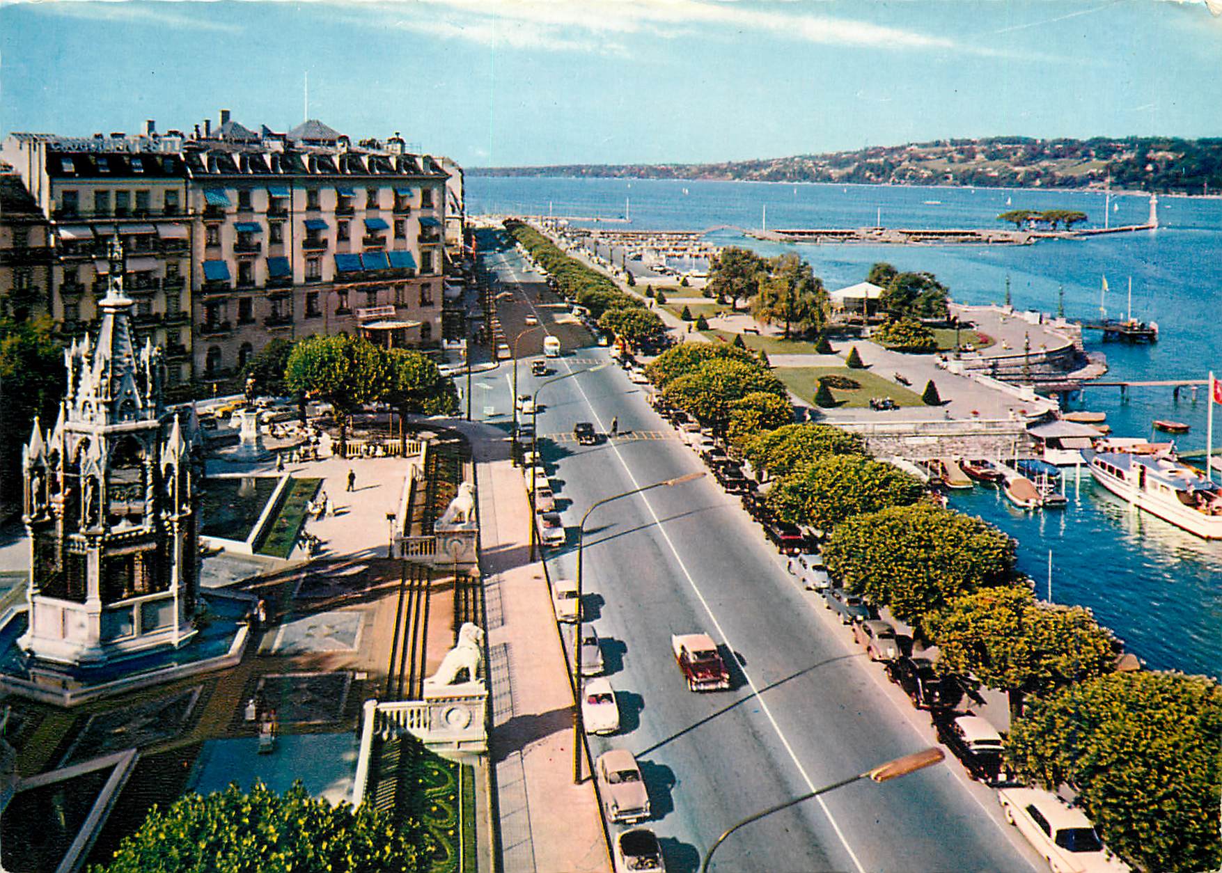 CPM Geneve Le quai du Mont Blanc et le Monument Brunswick 