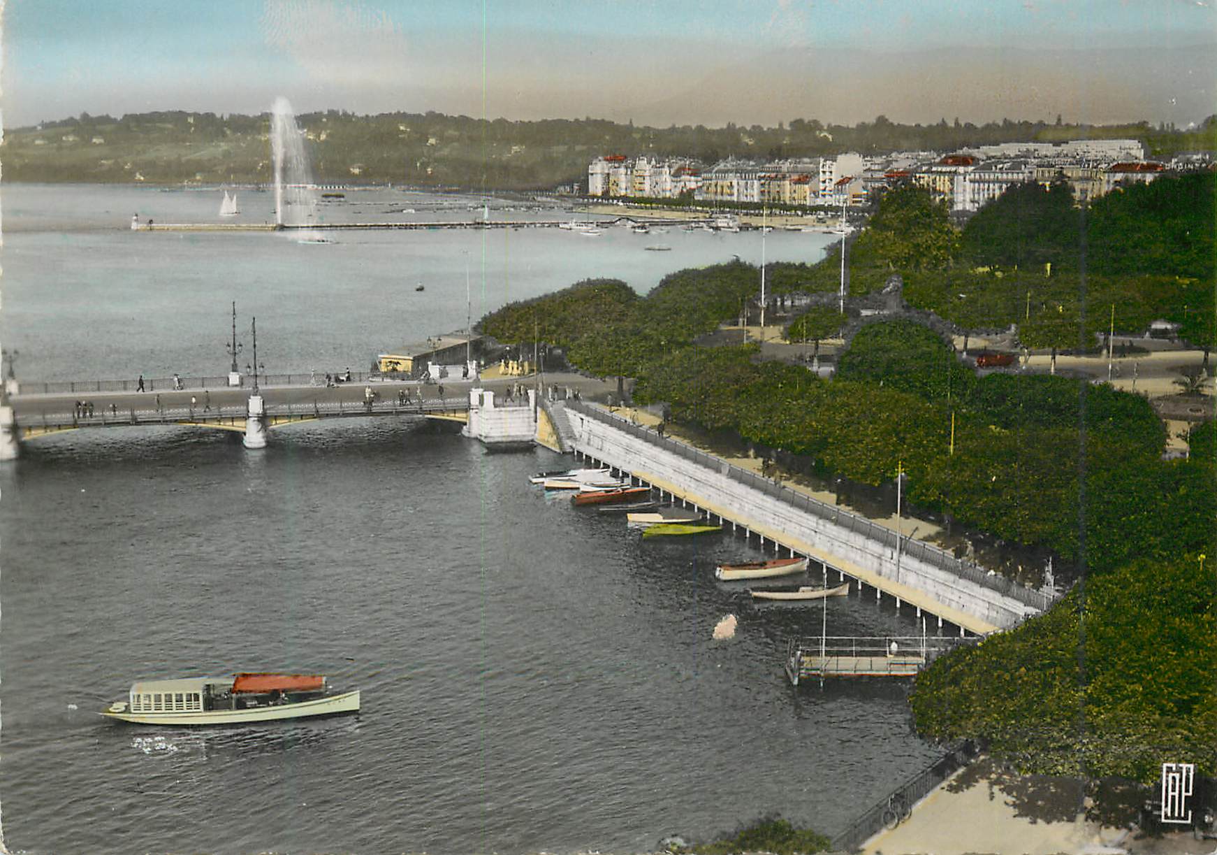 CPM Geneve Panorama vers le Quai des Eaux Vives et le lac