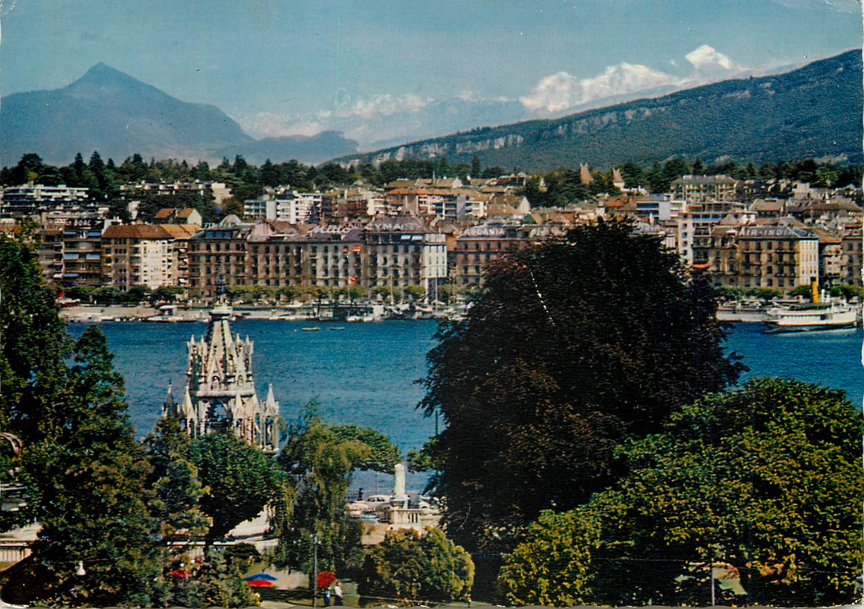 CPM Geneve Le monument Brunswick La rade et le Mont Blanc 