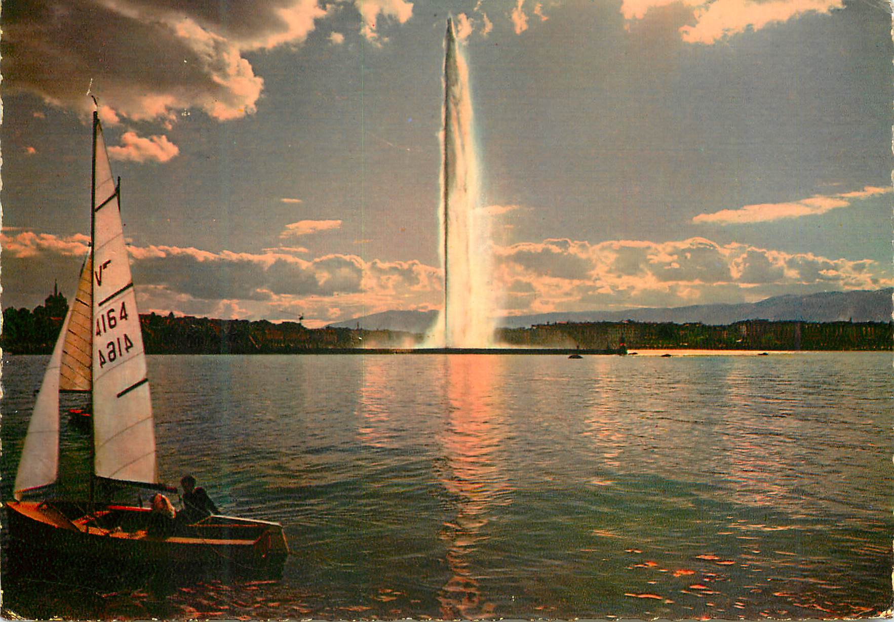 CPM Geneve Le jet d eau Bateau