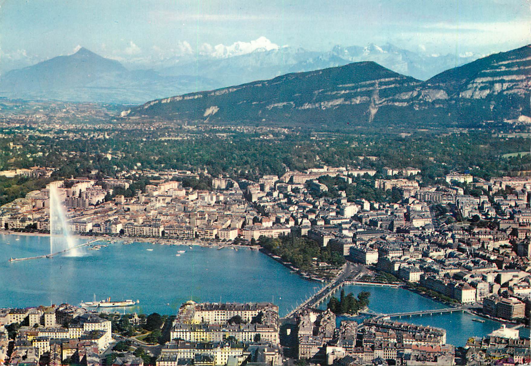 CPM Geneve Vue aerienne de la Ville et la Chaine du Mont Blanc 