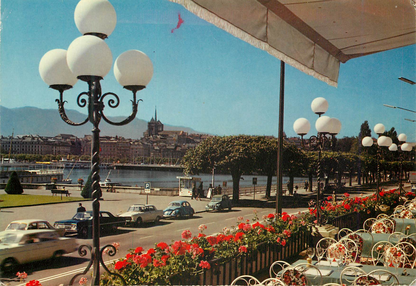 CPM Geneve La rade depuis la terrasse de l hotel Beau Rivage 
