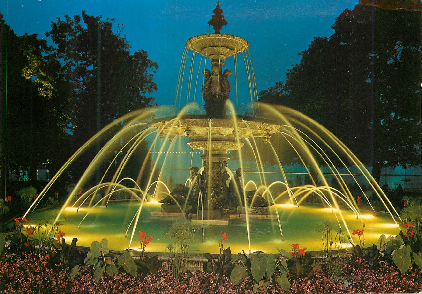 CPM Geneve La Fontaine du Jardin anglais illuminee 