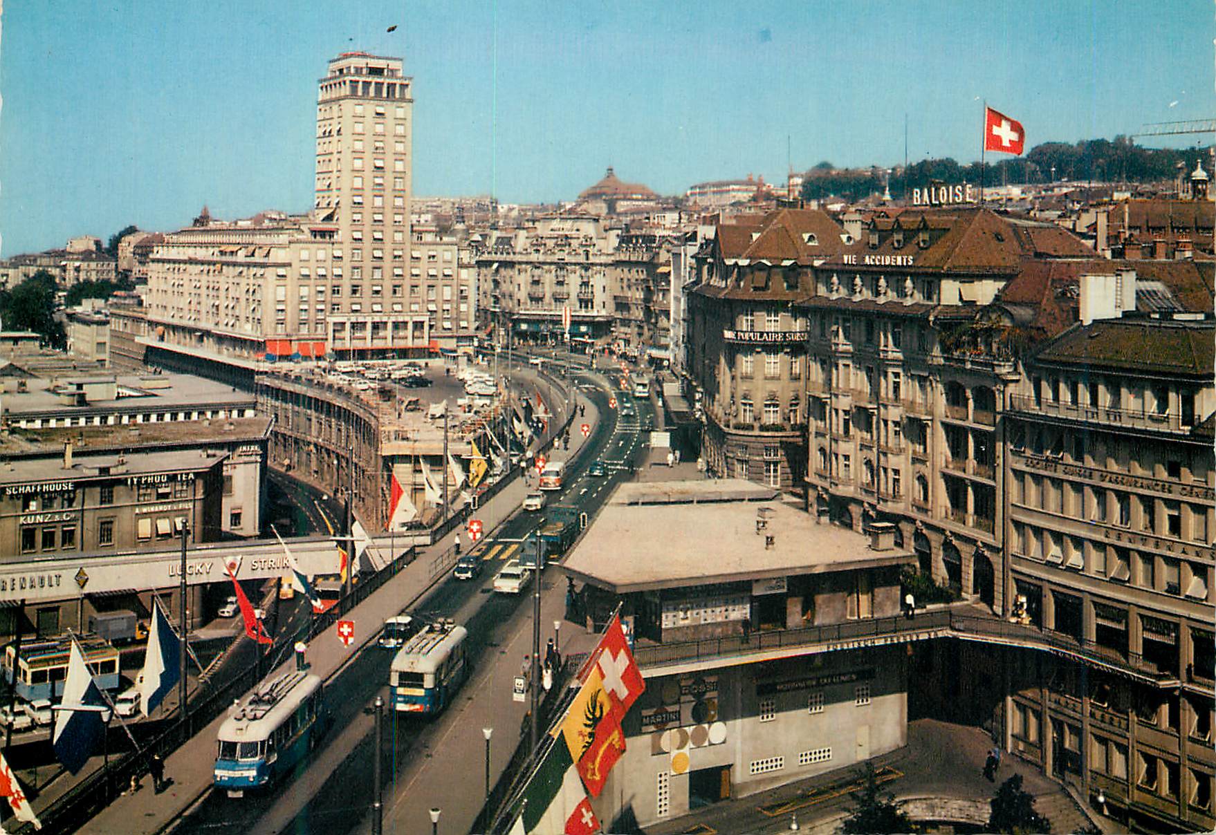 CPM Lausanne Le grand pont et la Tour Bel Air Autobus