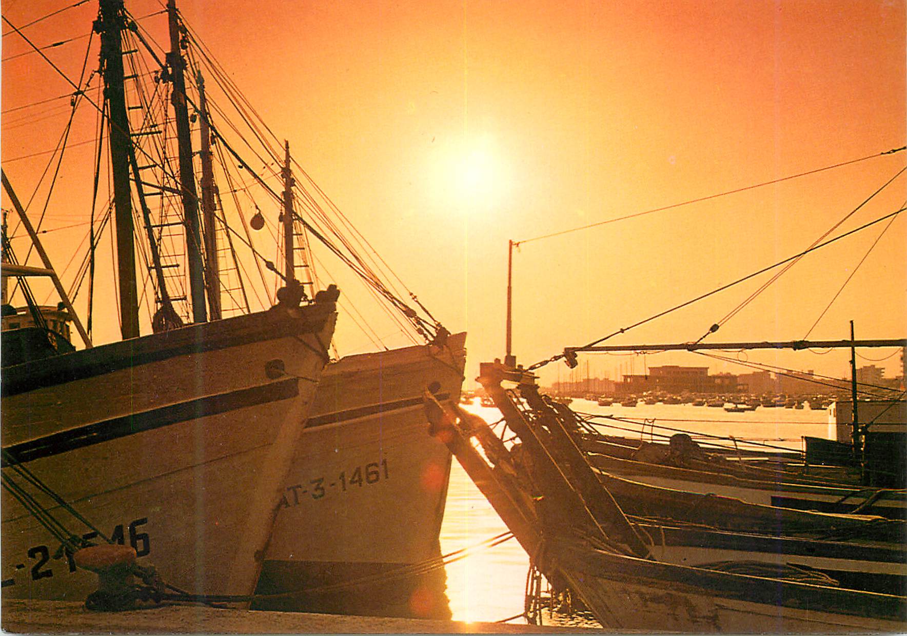 CPM Santa Pola Alicante Le port au declin du jour Bateaux