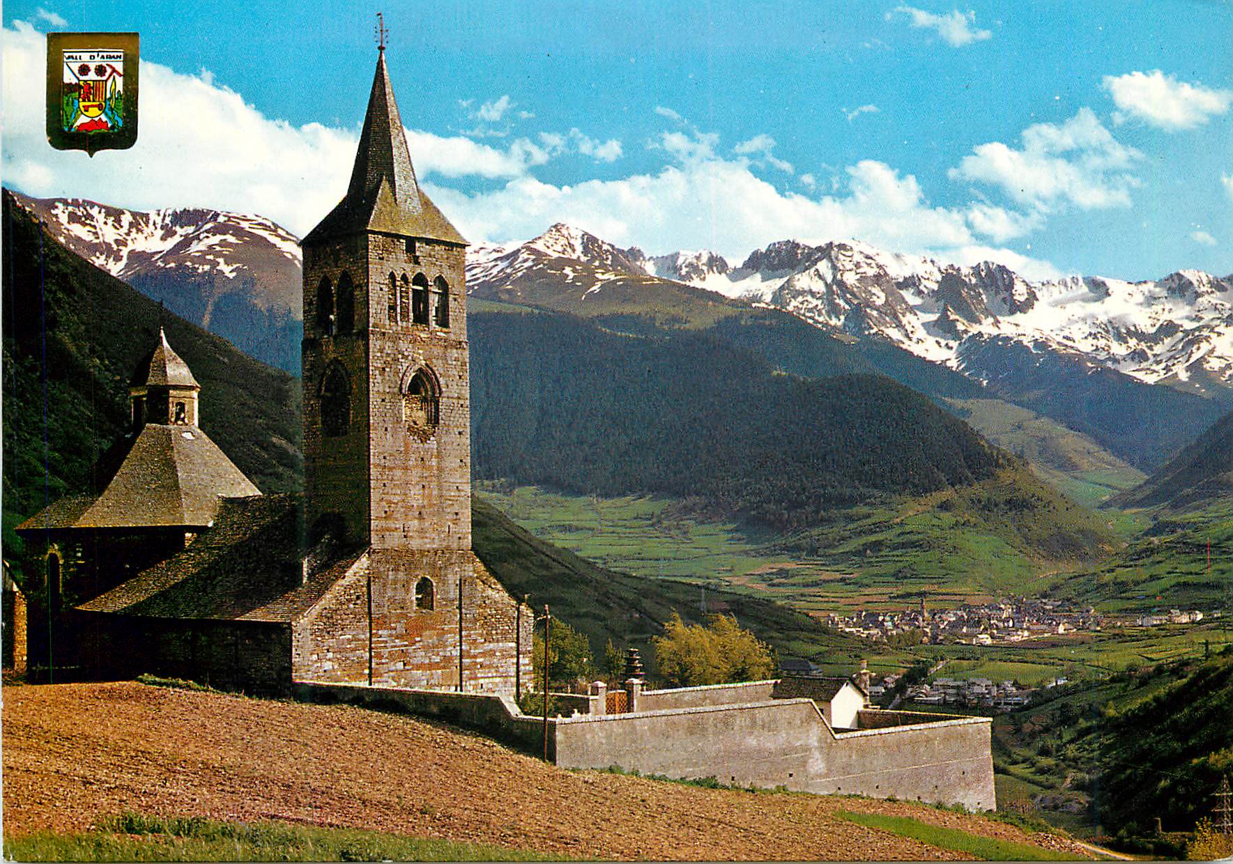 CPM Pirineu Catala Lleida Vall d Aran Eglise de Vilac au fond vieille 