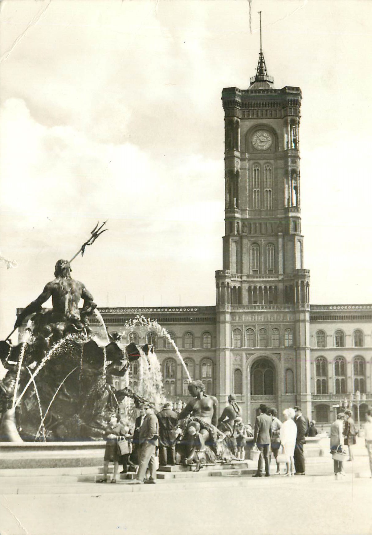 CPM Berlin Haupstadt der DDR Neptun Brunnen und Rathaus 
