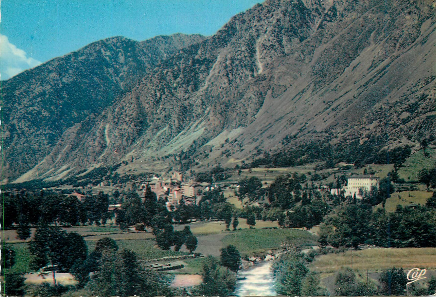 CPM Andorre La Vielle Vue generale et la station de Radio Andorre 