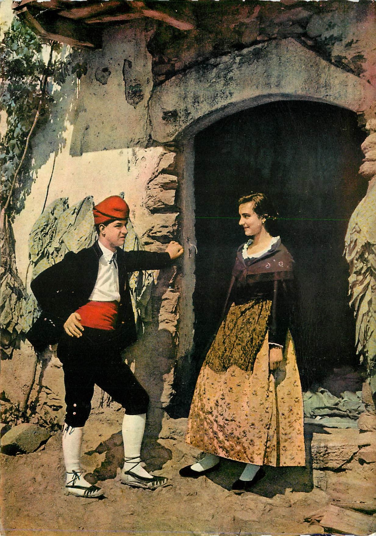 CPM Valls d Andorra Couple d Andorrans en costume typique 