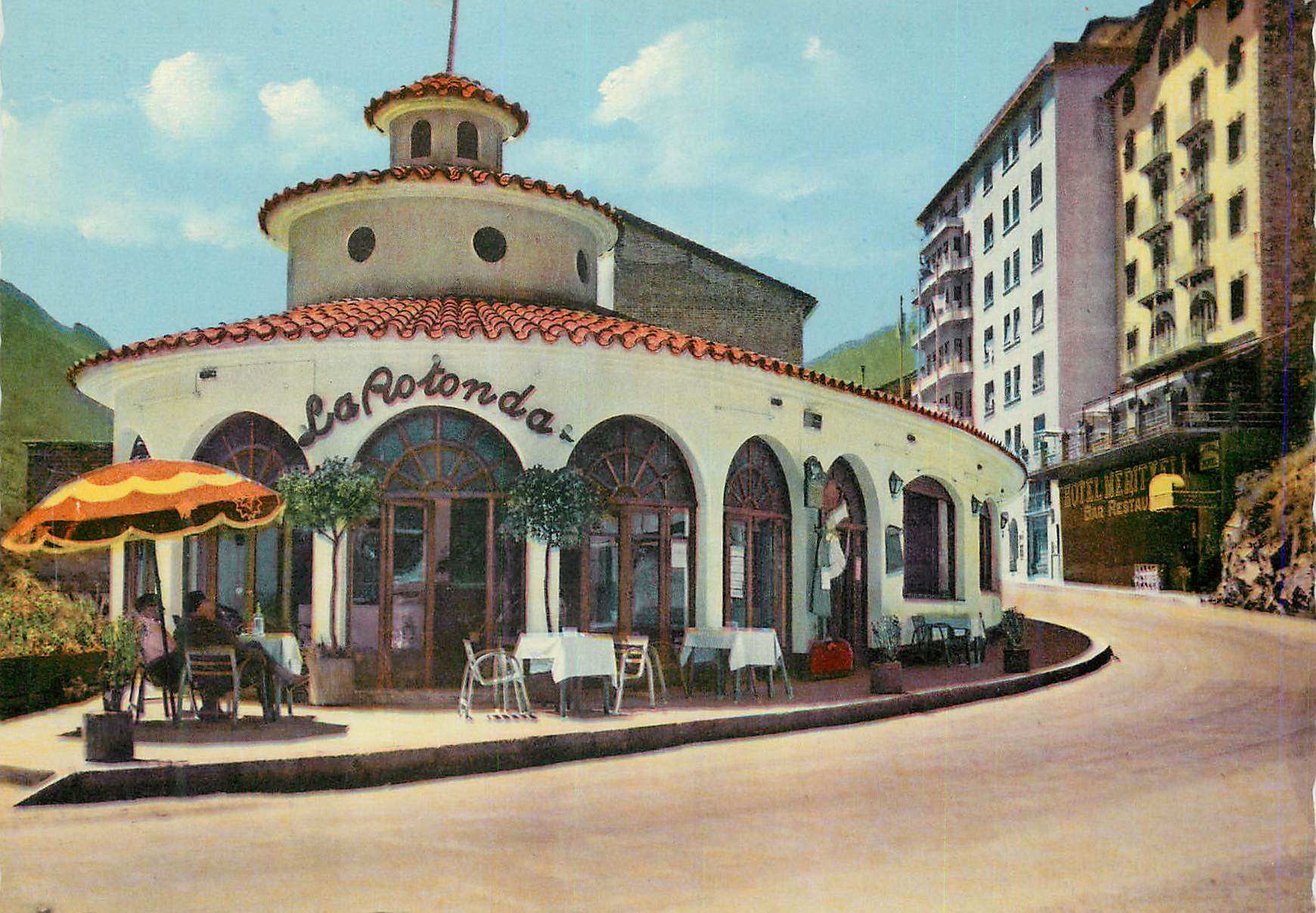CPM Andorre la Vieille L entree de la Ville La Rotonde et l Avenue Meritxell 