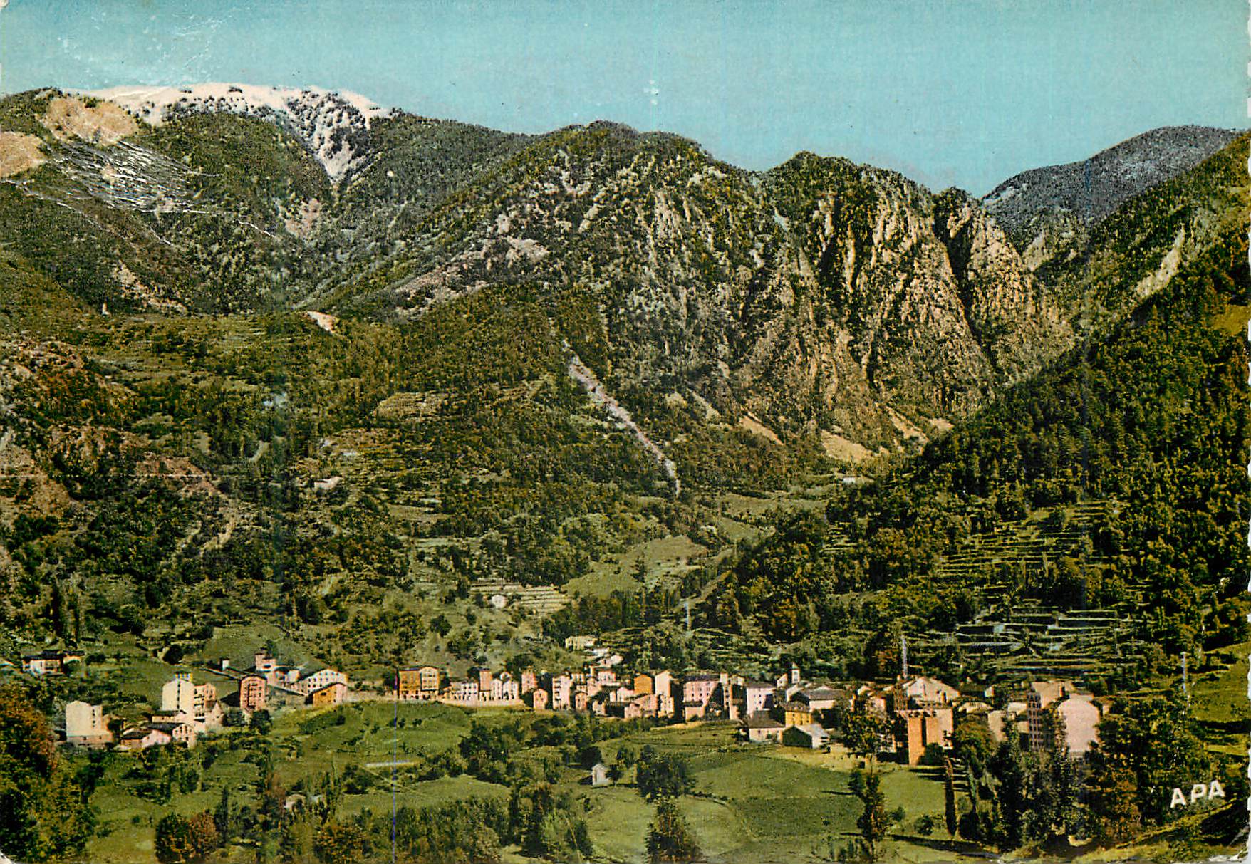 CPM Valls d Andorra Les Escaldes Vue generale de la Ville aux pieds des Montagnes 