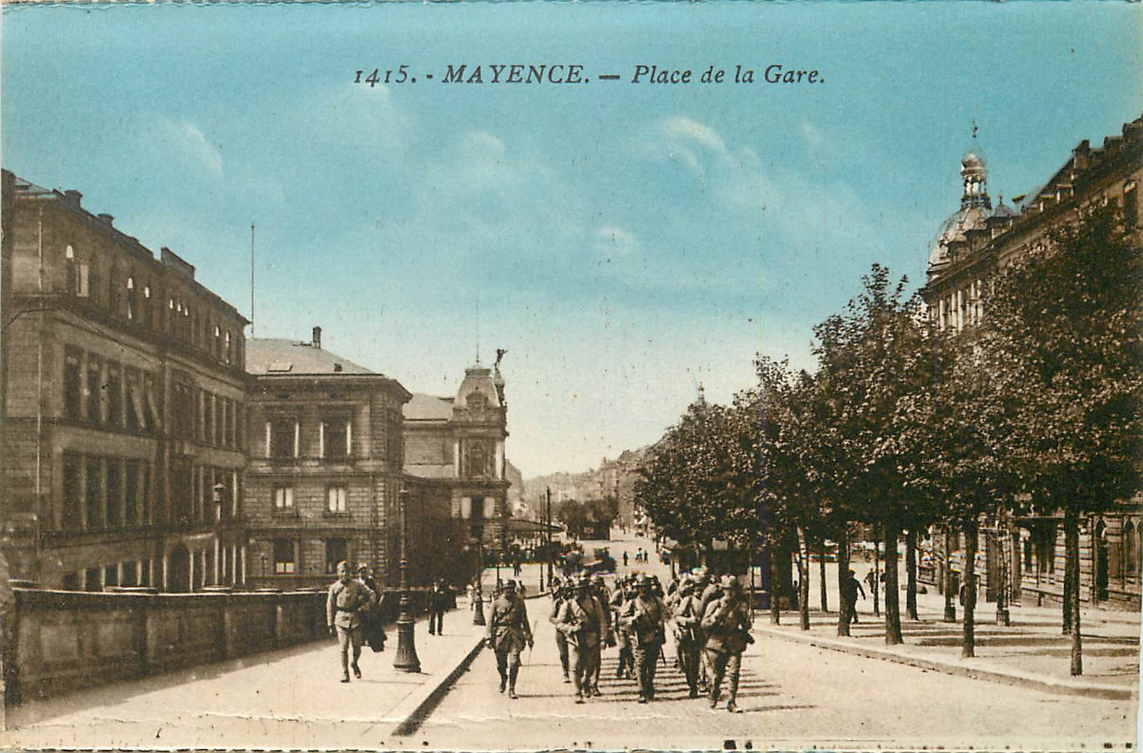 CPA Mayence Place de la Gare Militaria