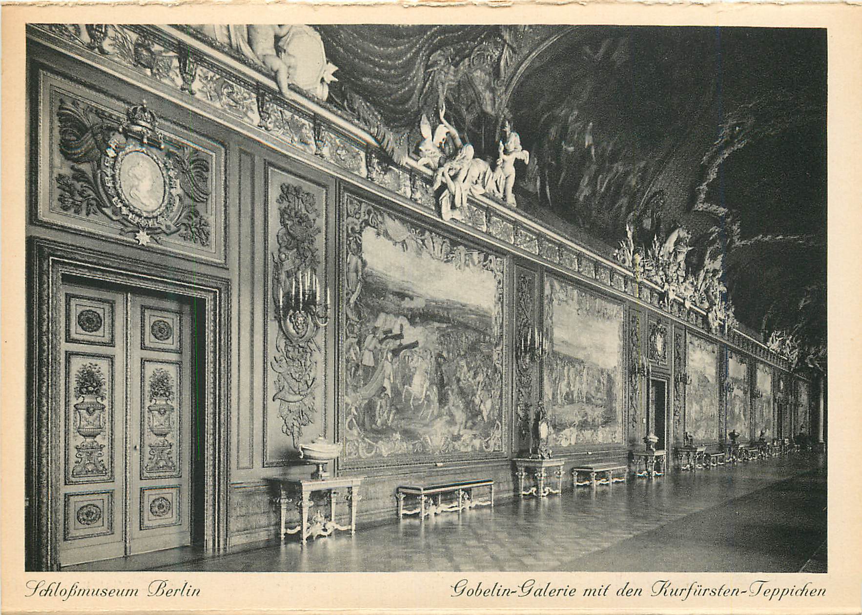 CPA Schlossmuseum Berlin Gobelin Galerie mit den Kurfursten Teppichen 