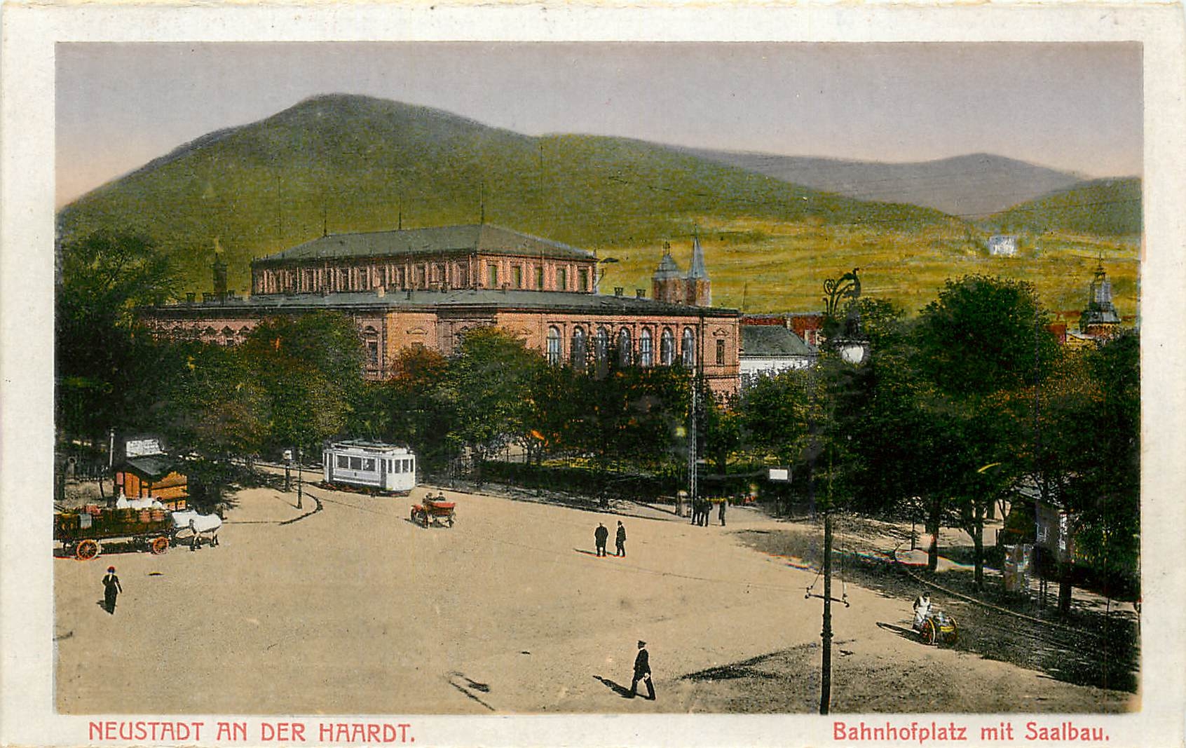 CPA Neustadt an der Haardt Bahnhofplatz mit Saalbau 