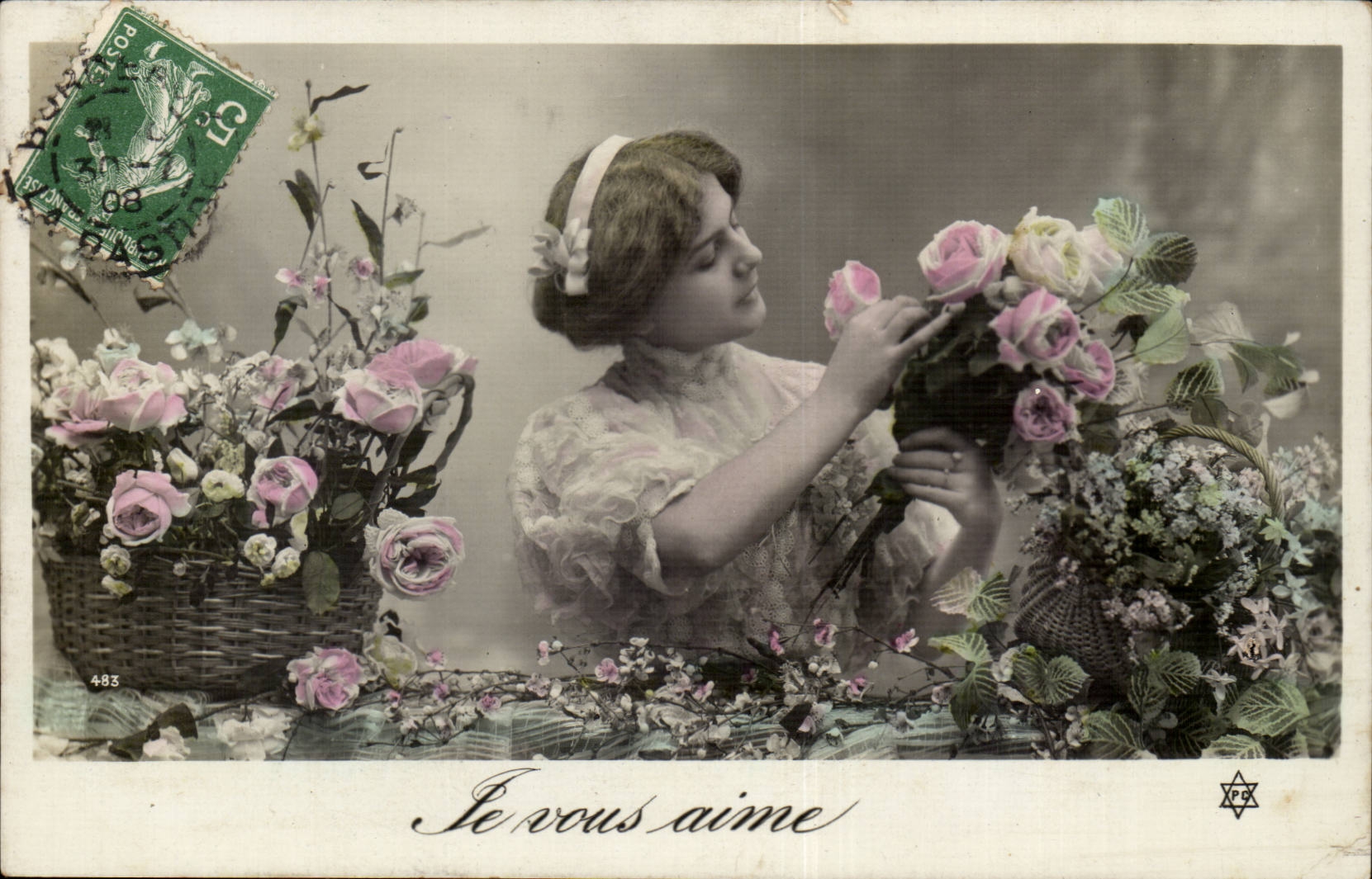 Mujer con rosas — tarjeta postal sentimental — editor desconocido, n° 483