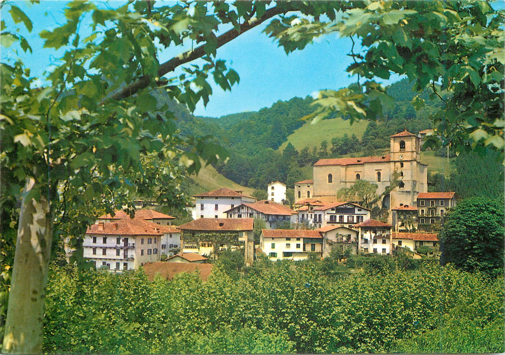CPM Vera de bidasoa (navarra) vue partielle avec l'eglise au fond