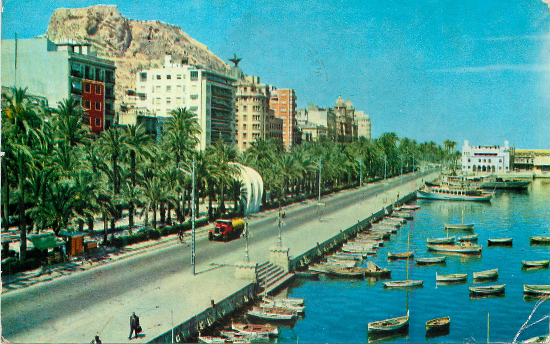 CPM Alicante  esplanade et le port Bateaux