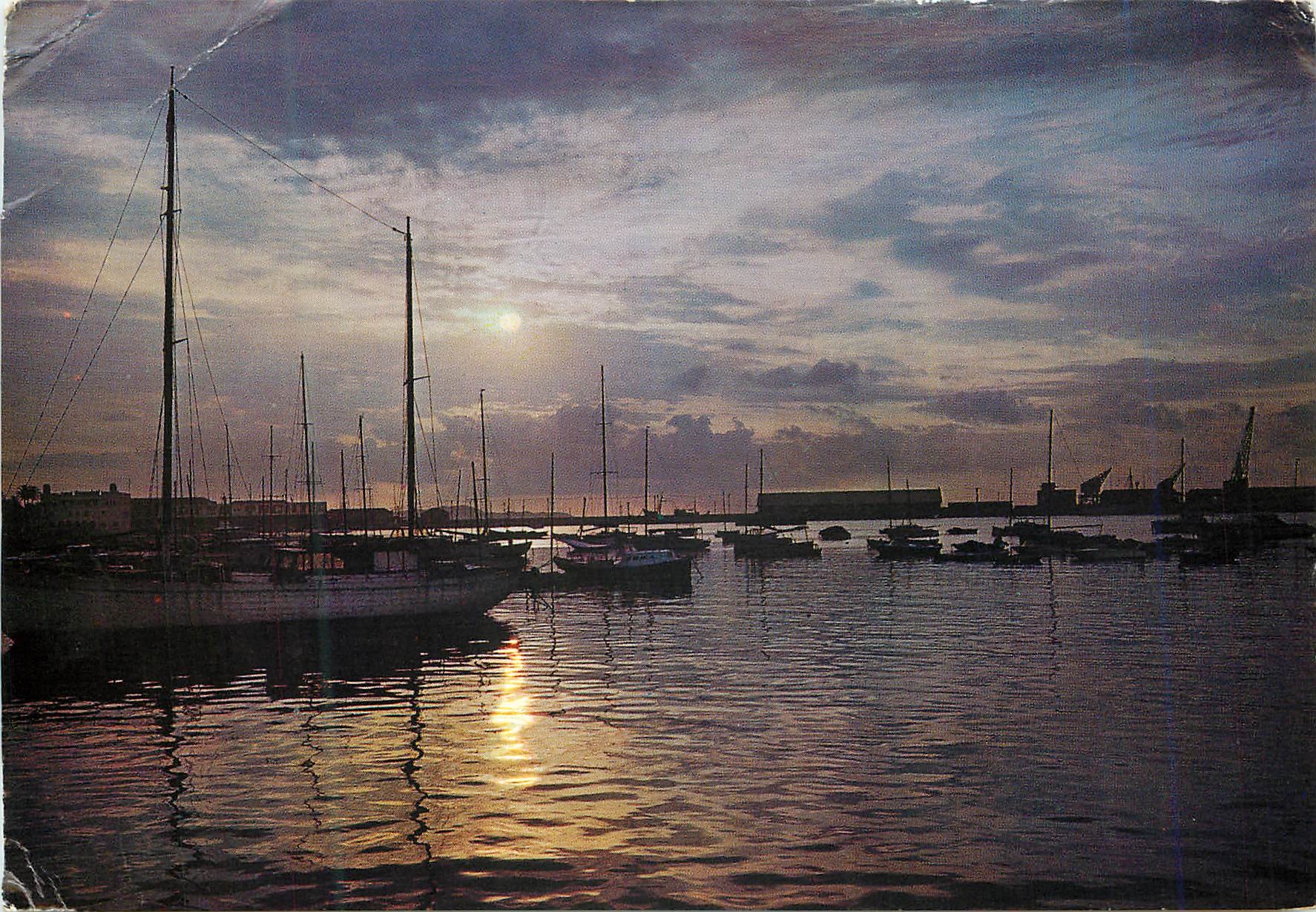 CPM Alicante  port le coucher du soleil Bateaux