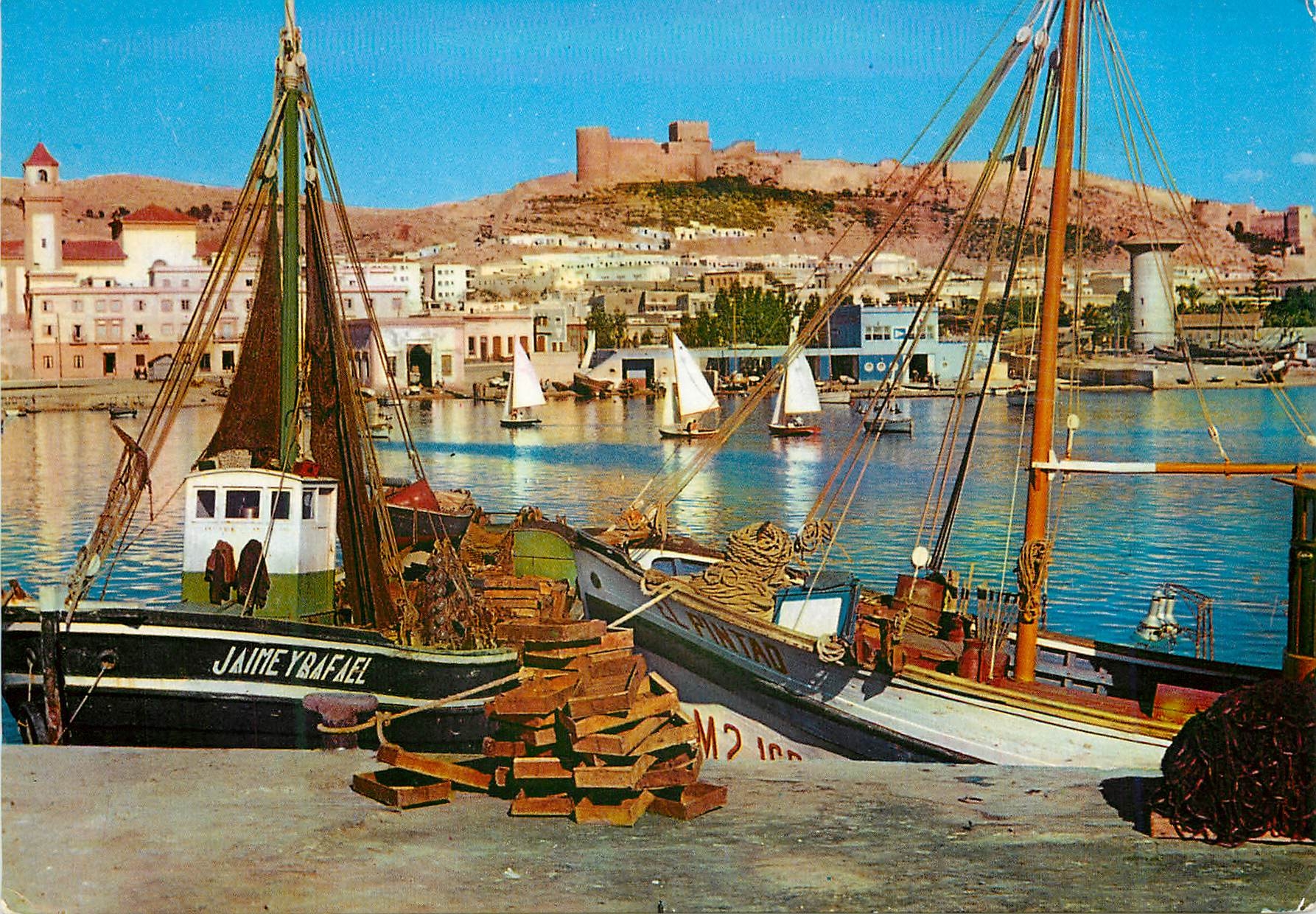 CPM Almeria vista del puerto alcazaba vue du port al alcazaba