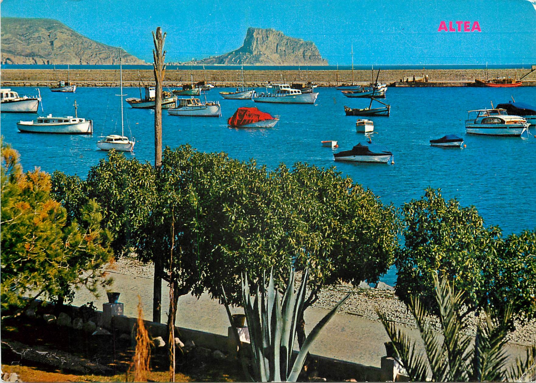 CPM Altea (alicante vue du port au fond le penon de fach