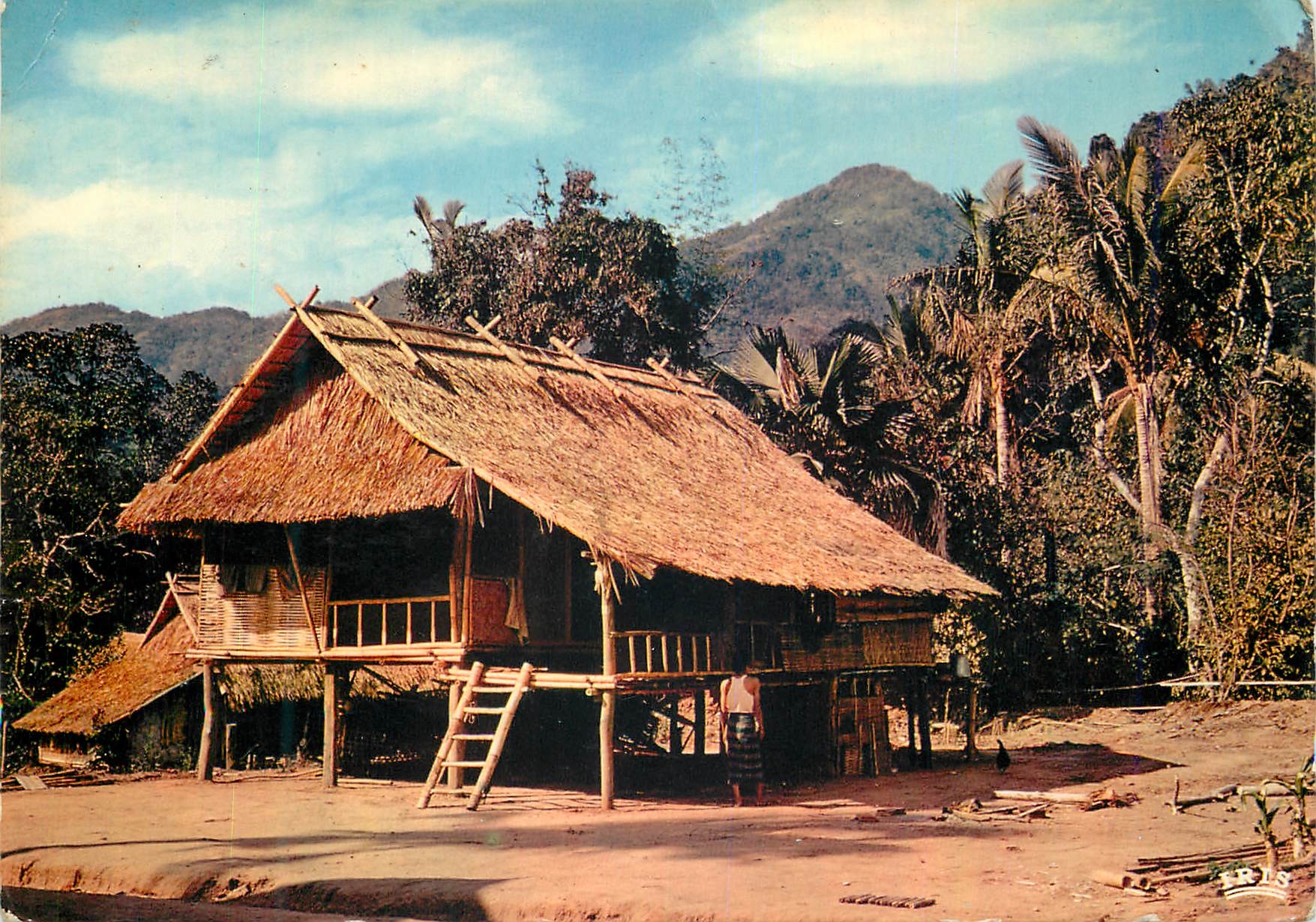 CPM Laos province de luang prabang une maison rurale a pakhou