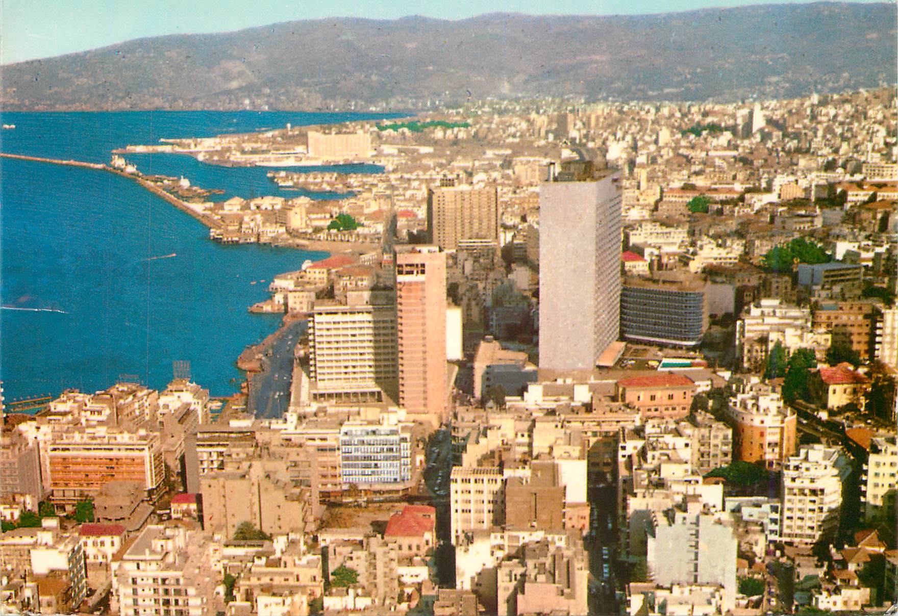 CPM Beirut vue generale avec les montagnes