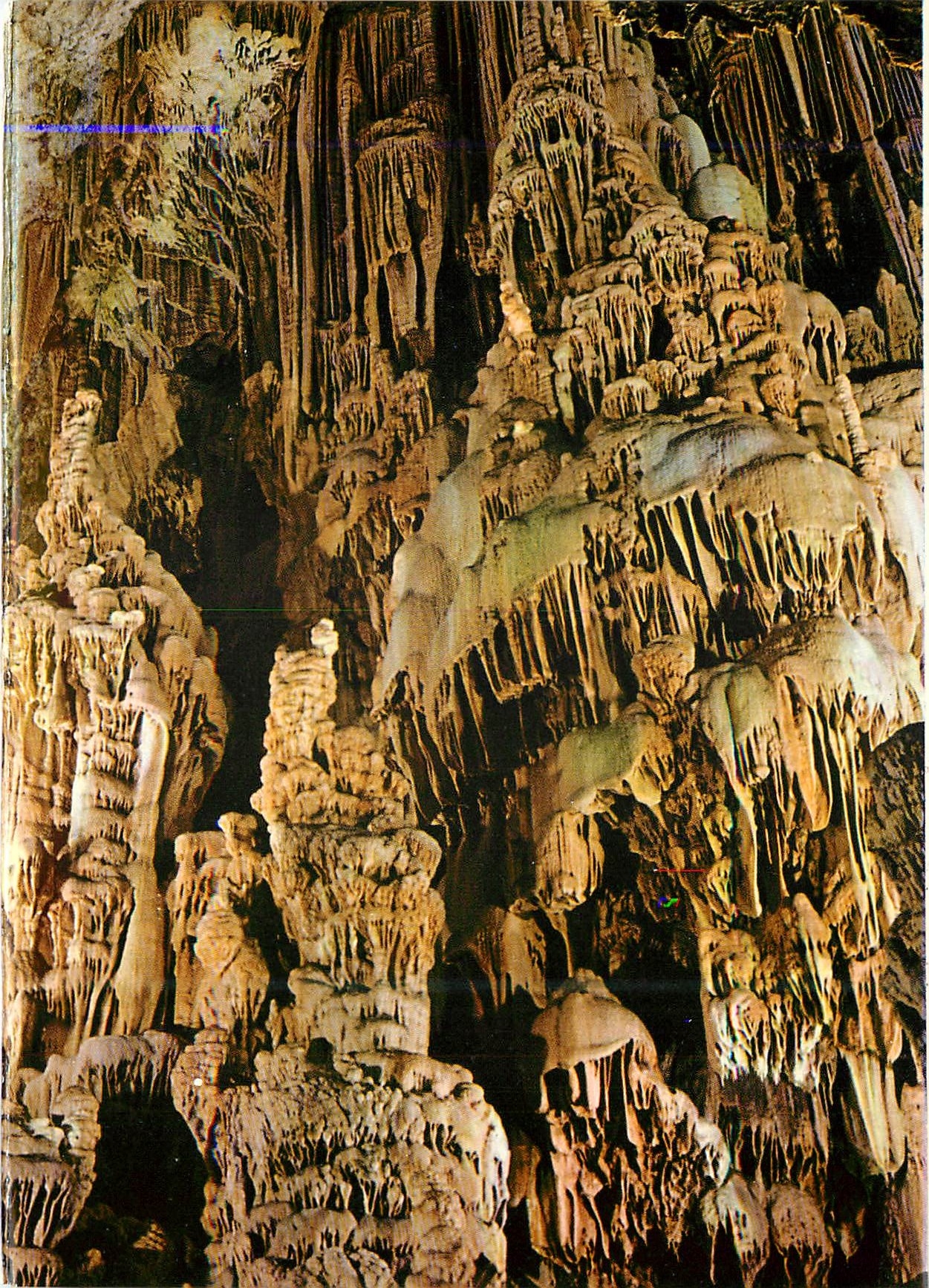 CPM Lebanon Jilta grotte upper Gallery detail de draperie