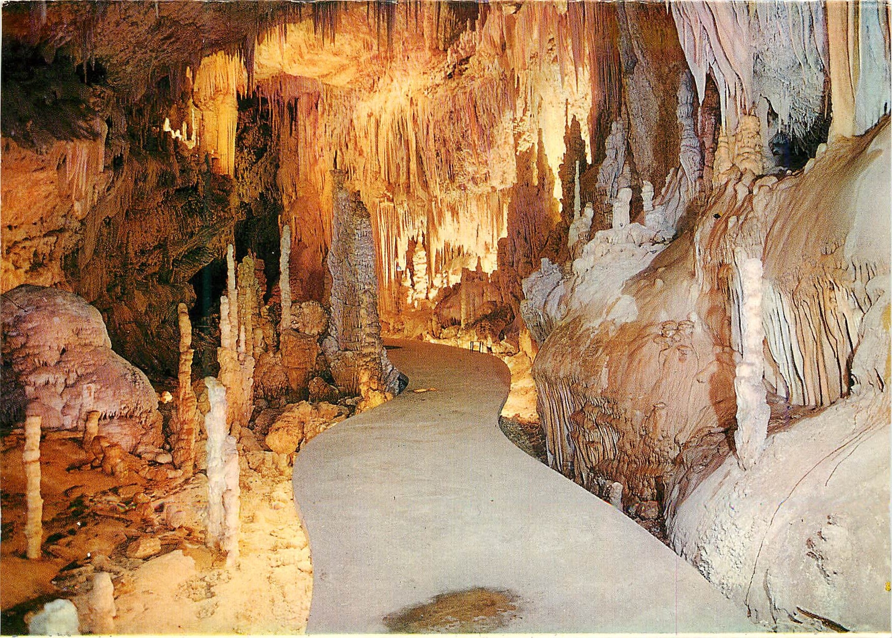 CPM Lebanon Jilta grotte upper Gallery passage sinnueux