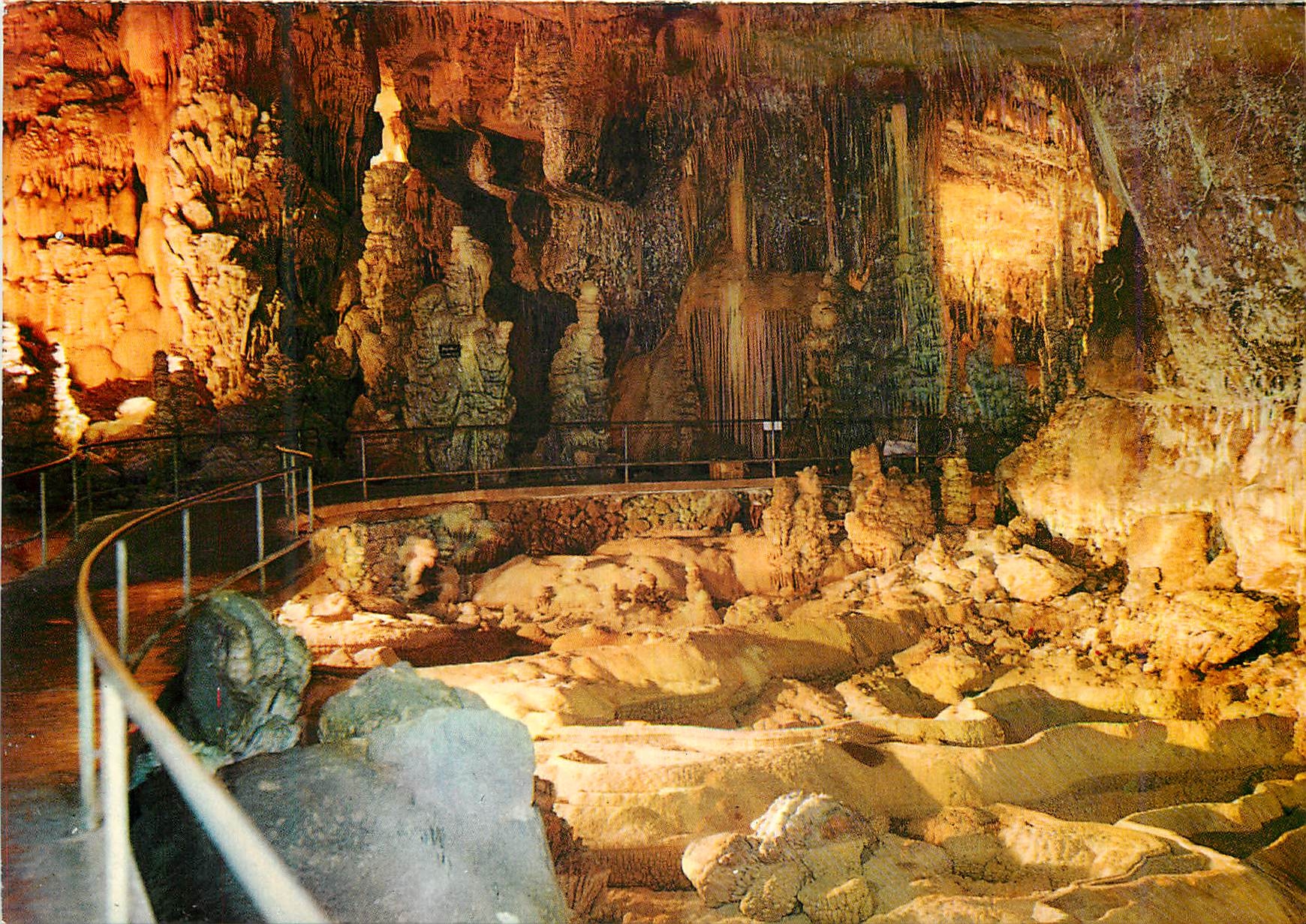 CPM Lebanon Jilta grotte upper Gallery les gourdes