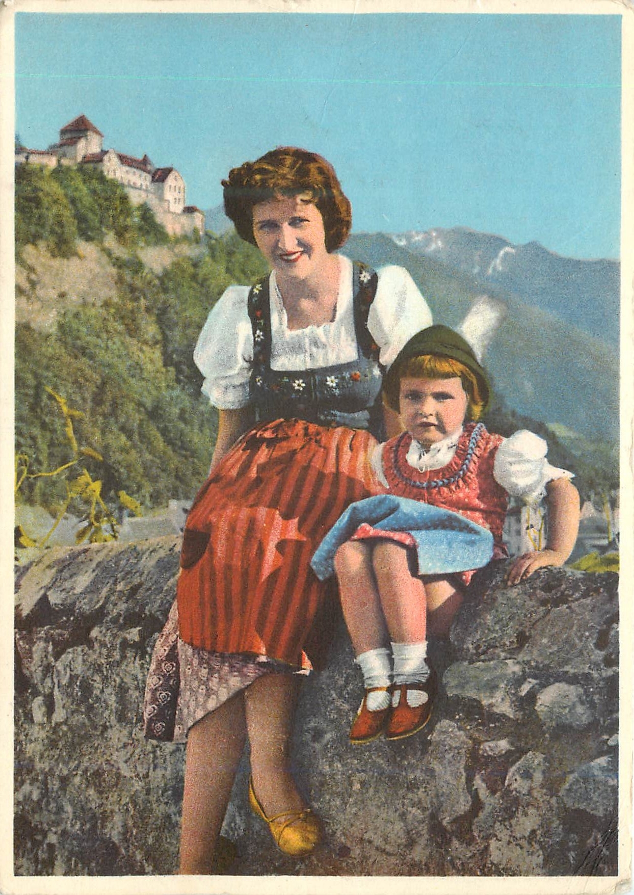 Famille à Vaduz — Principauté de Liechtenstein — Photo Baroness Virginia von Falz-Fein