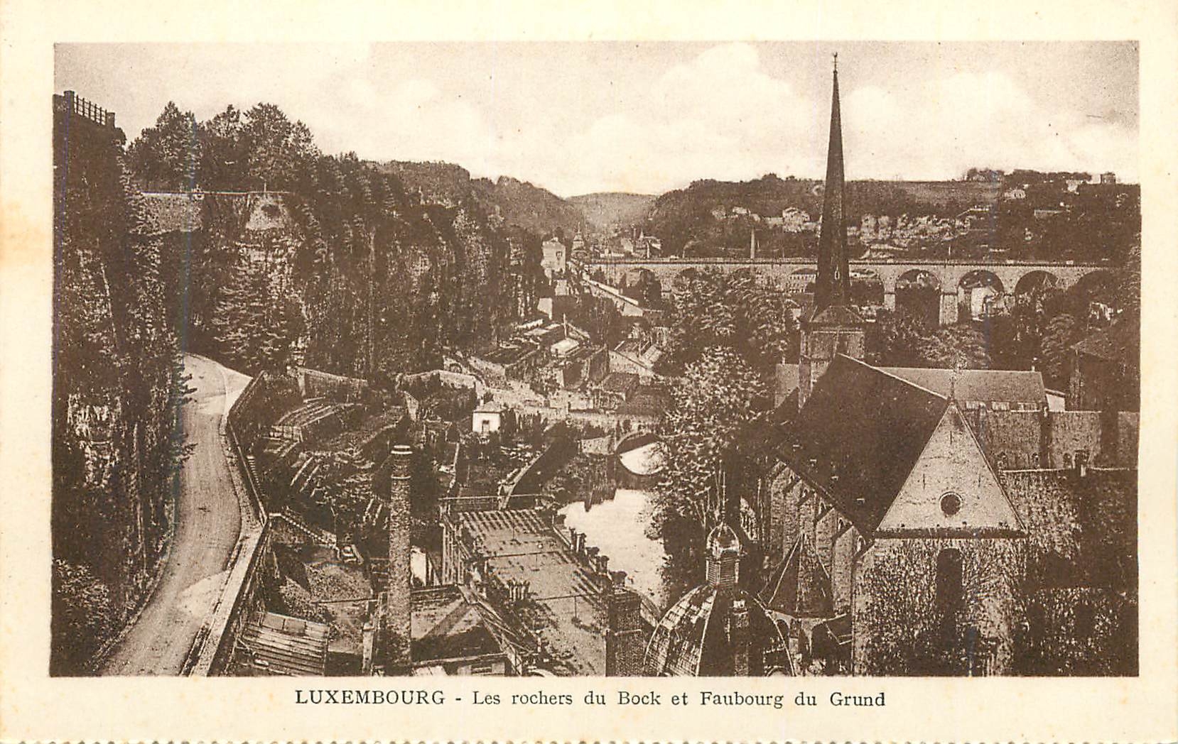 CPA Luxembourg Les rochers du Bock et Faubourg du Grund