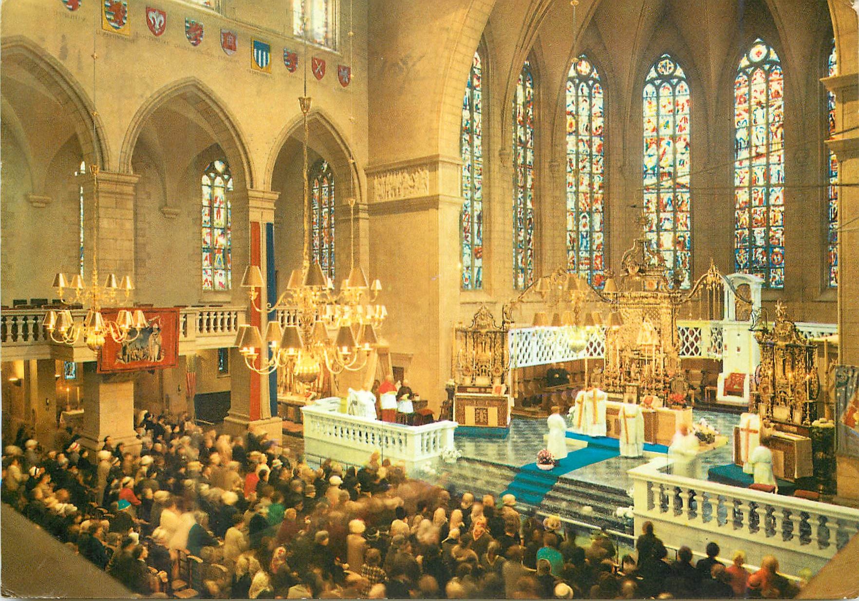 CPM Luxembourg Grand-messe celebree en la Cathedrale de Notre Dame de Luxembourg