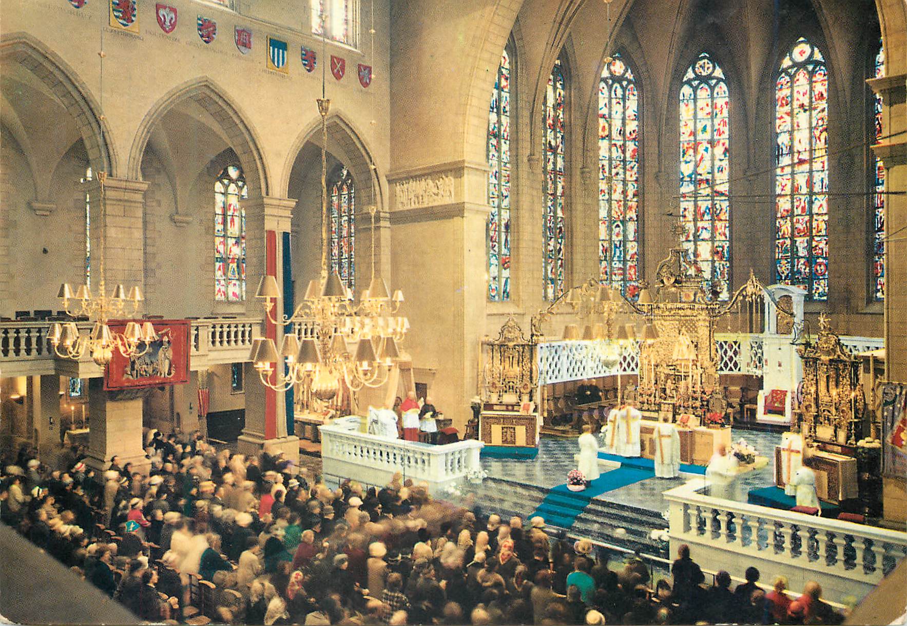 CPM Luxembourg Grand Messe celebree en la Cathedrale de Notre-Dame de la Luxembourg