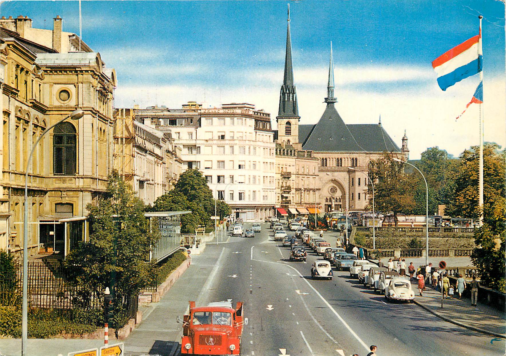 CPM Luxembourg Boulevard Roosevelt  Place de la Constitution et Cathedrale