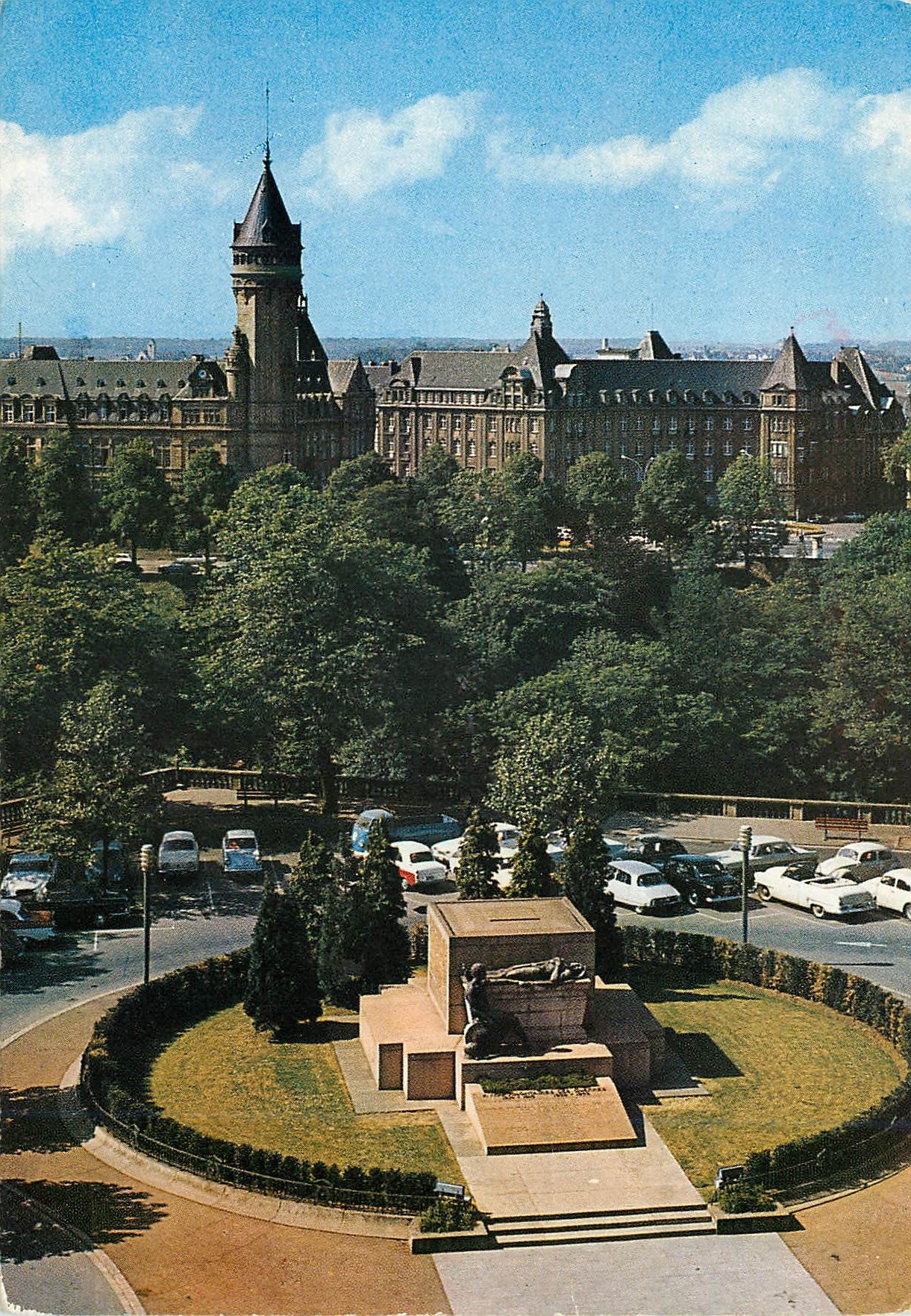 CPM Luxembourg Le Monument du Souvenir