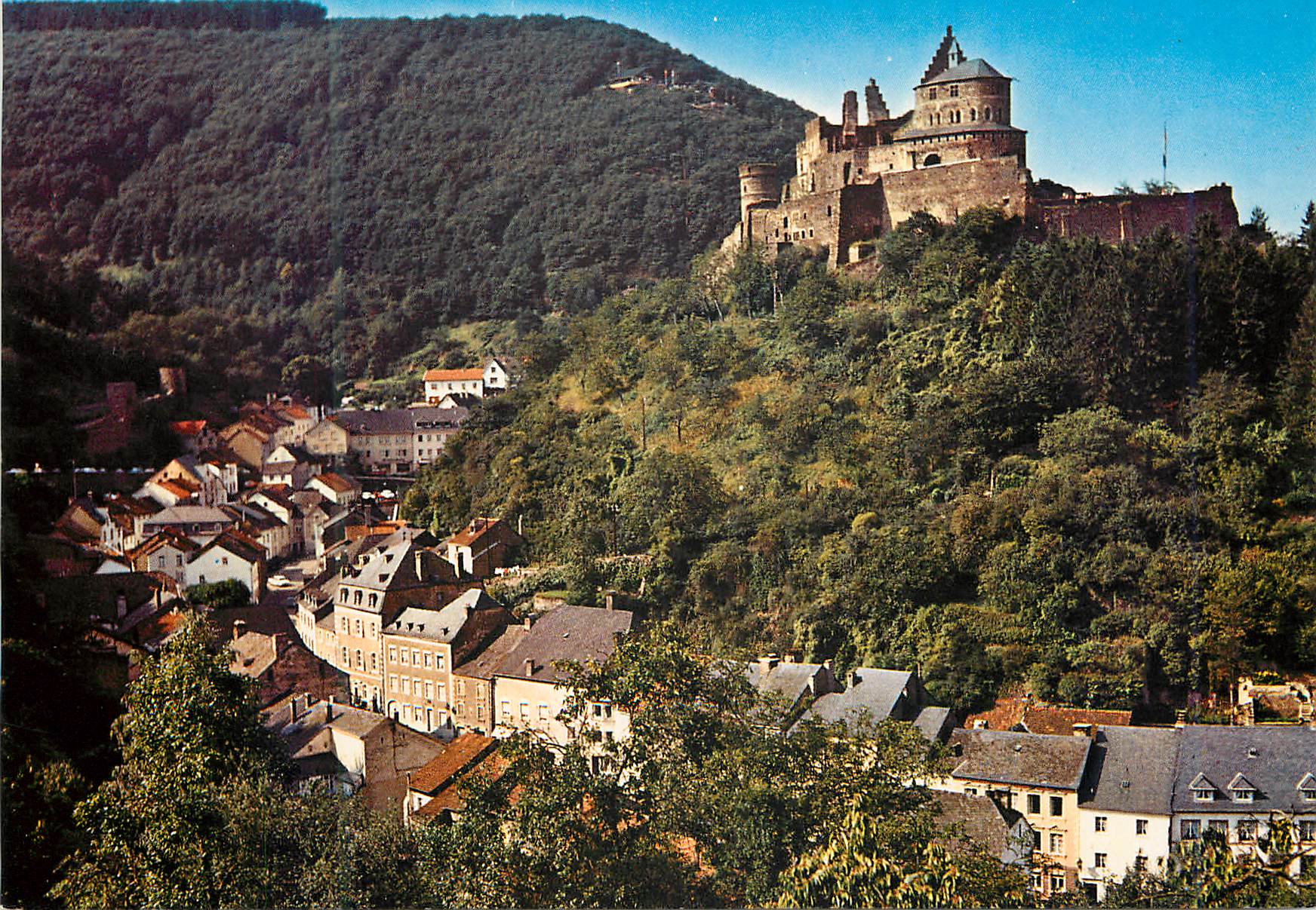 CPM Vianden Ville Haute et Chateau Feodal
