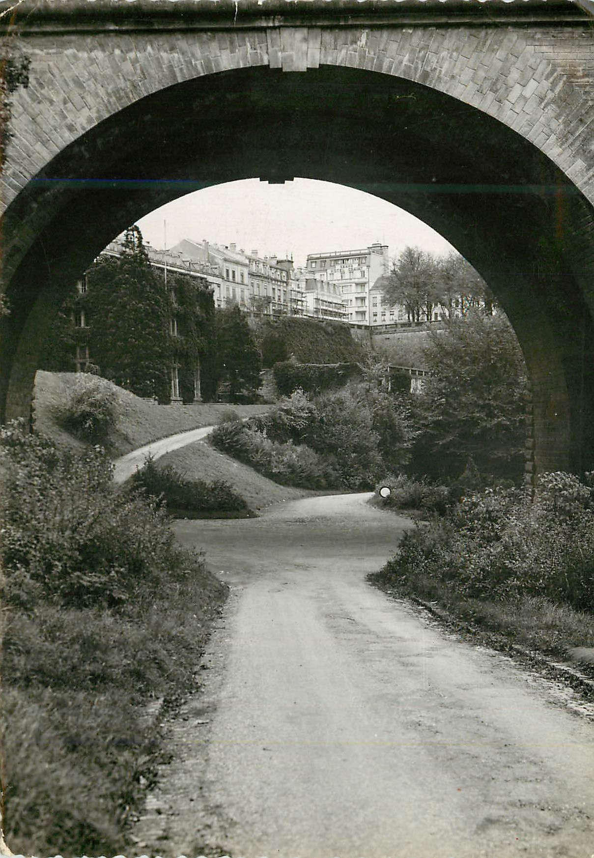 CPA Luxembourg Promenade sous le Pont Adolphe