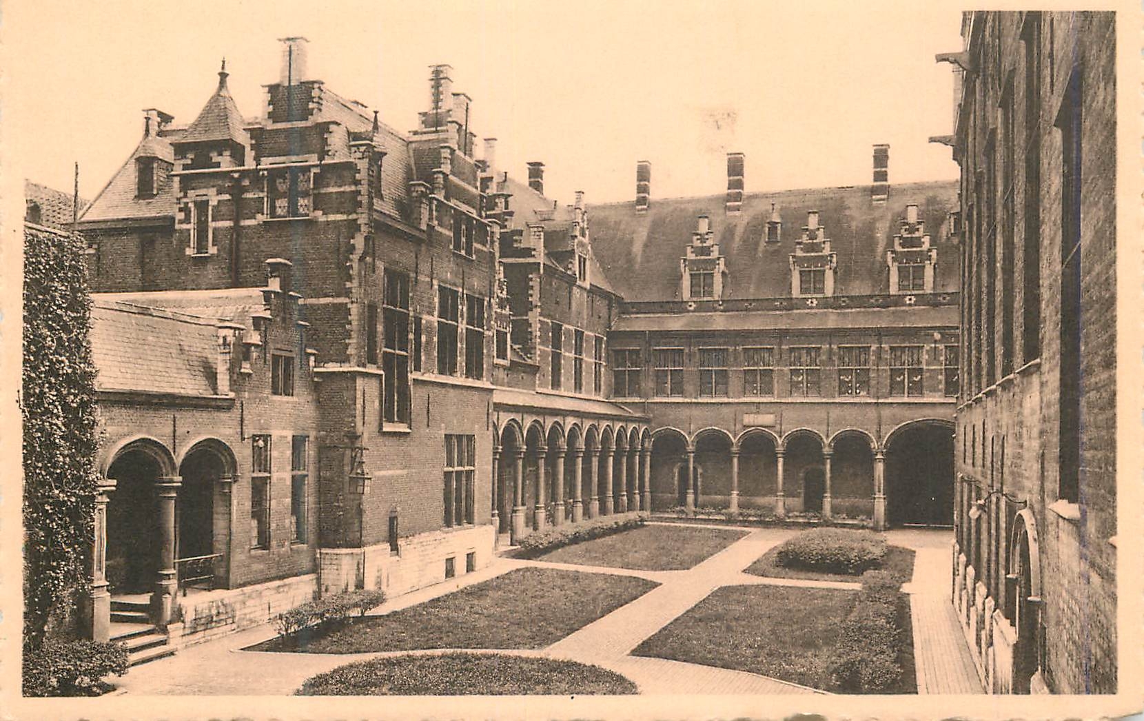 CPA Malines Cour du Palais de Justice