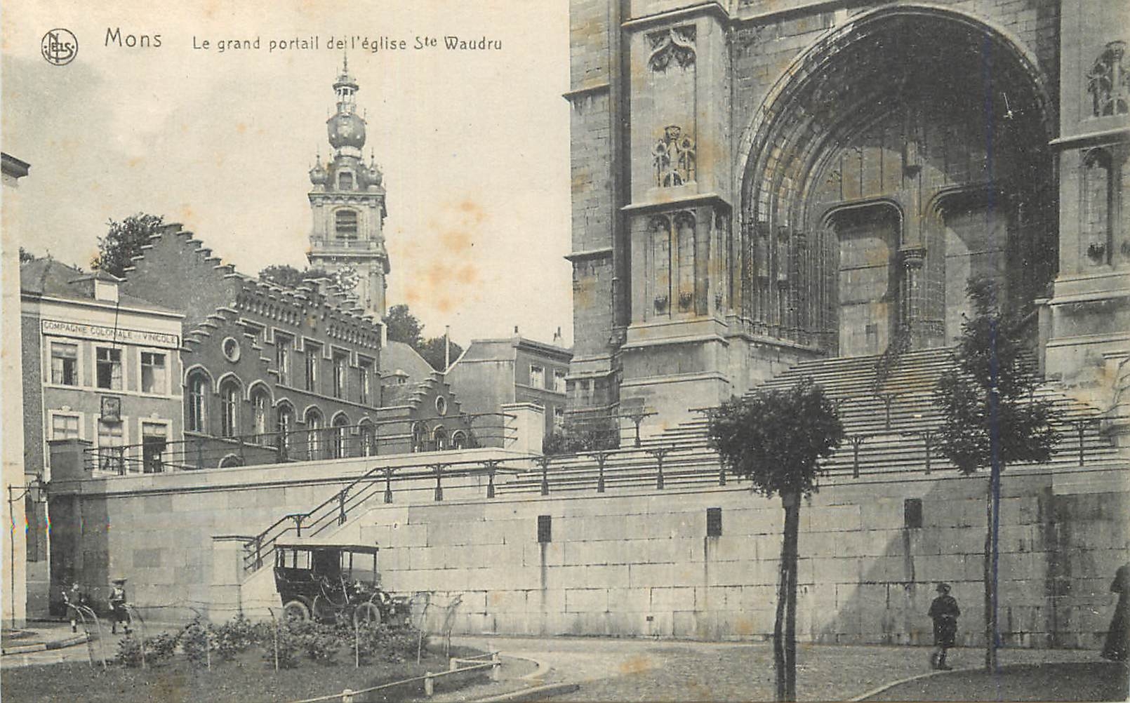 CPA Mons Le grand portail de l'eglise Ste Waudru Automobile