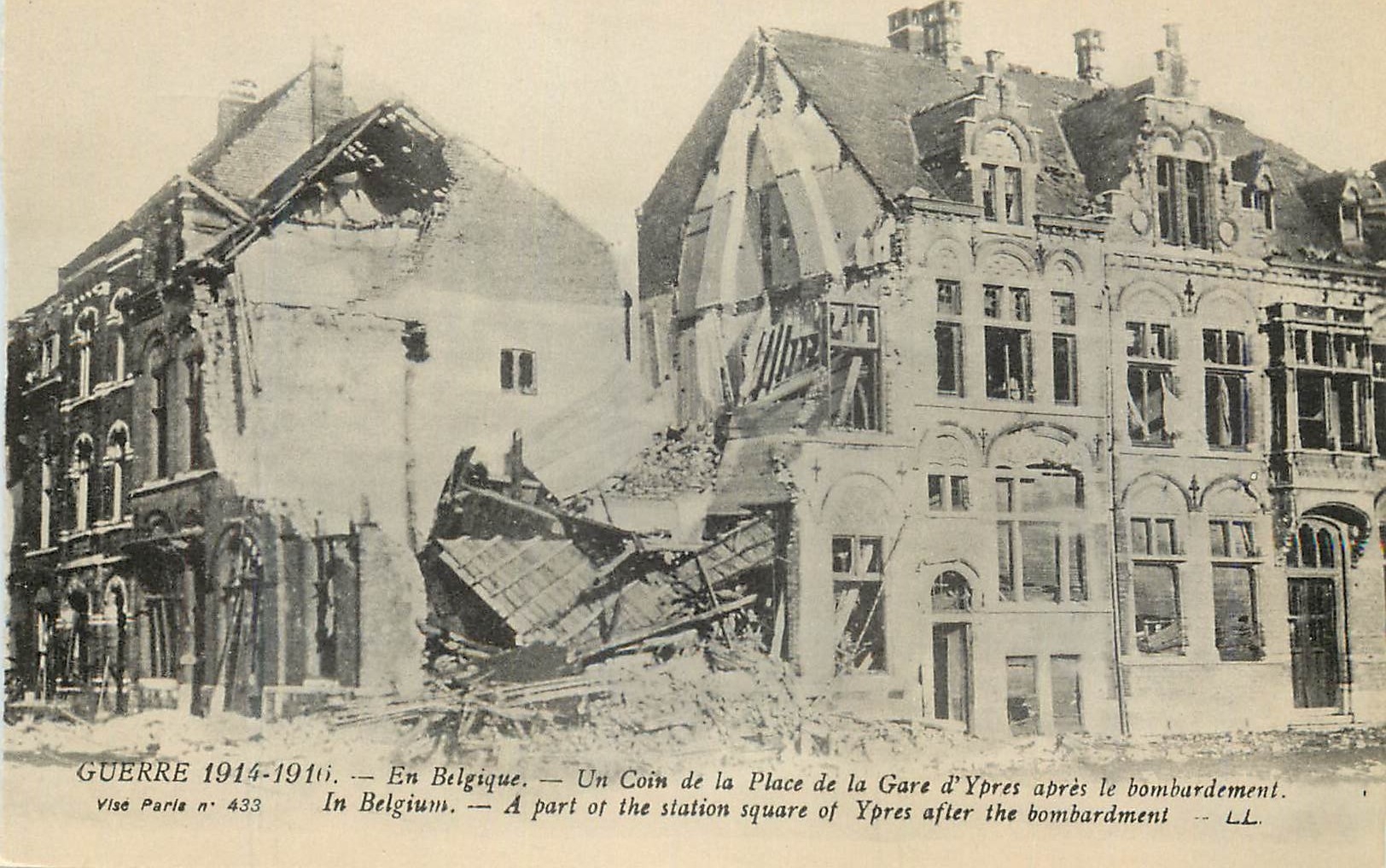 CPA Belgique Guerre 1914 1916 Un Coin de la Place de la Gare d'Ypres apres le bombardement Militaria