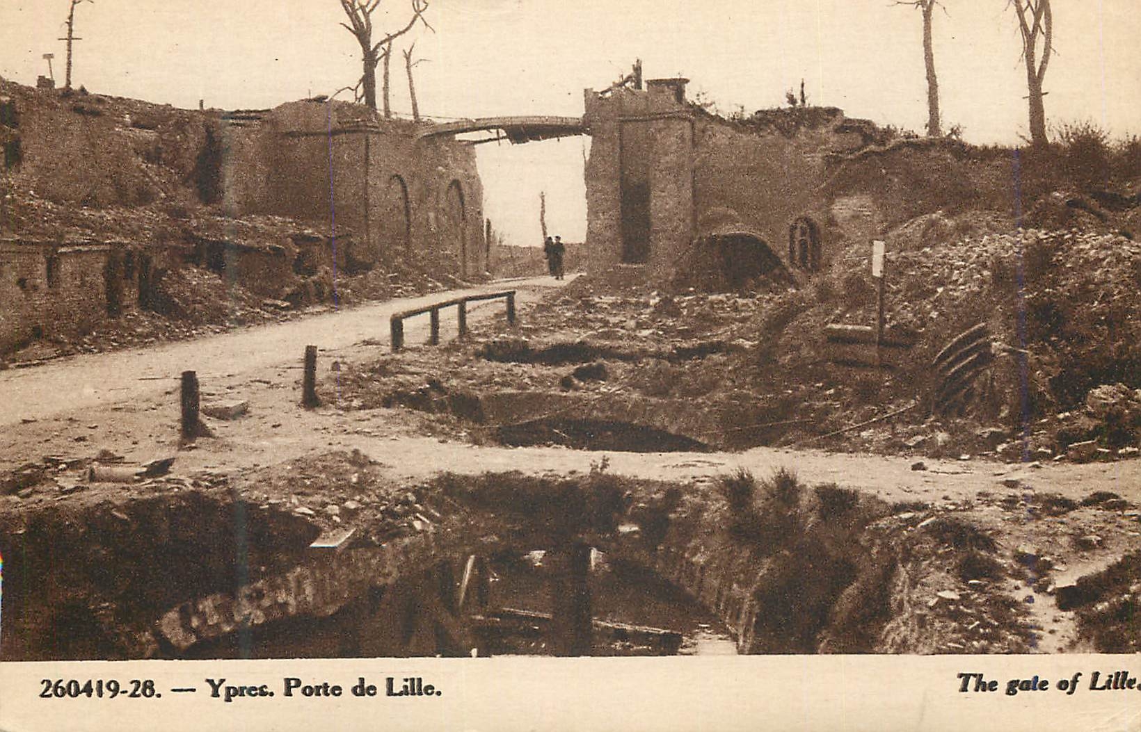 CPA Ypres Porte de Lille Militaria
