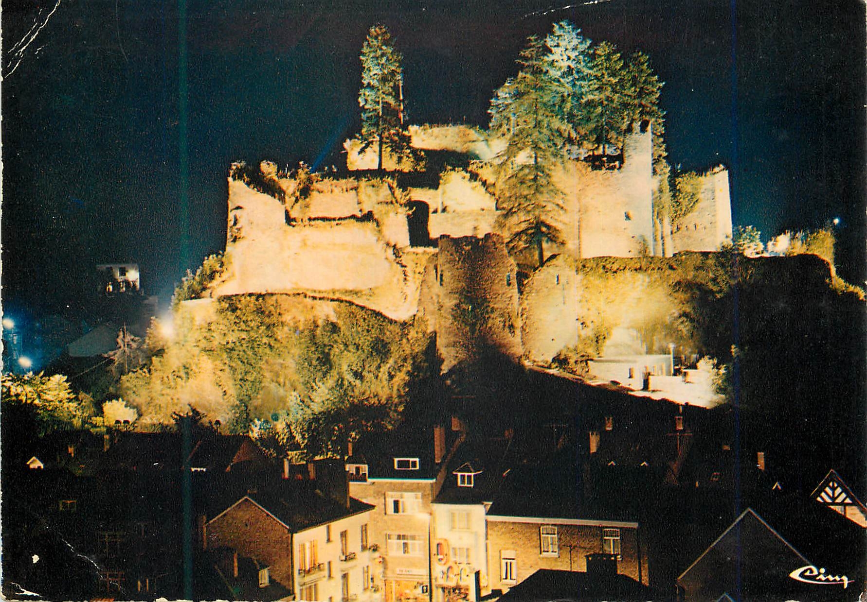La Roche-en-Ardenne — Le château. Vue de nuit. — Combiér Imprimeur Mâcon