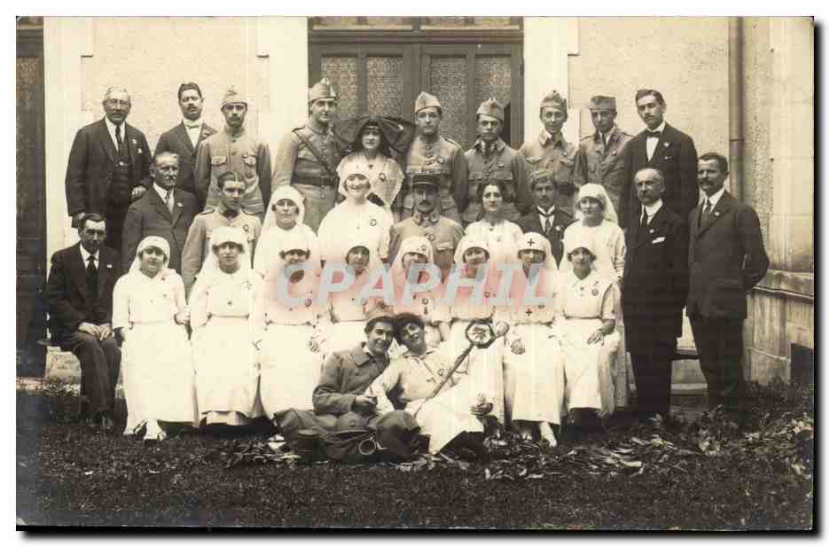 CPA Carte photo Alsace et infirmieres Regiment troupes Militaria Croix rouge Red cross