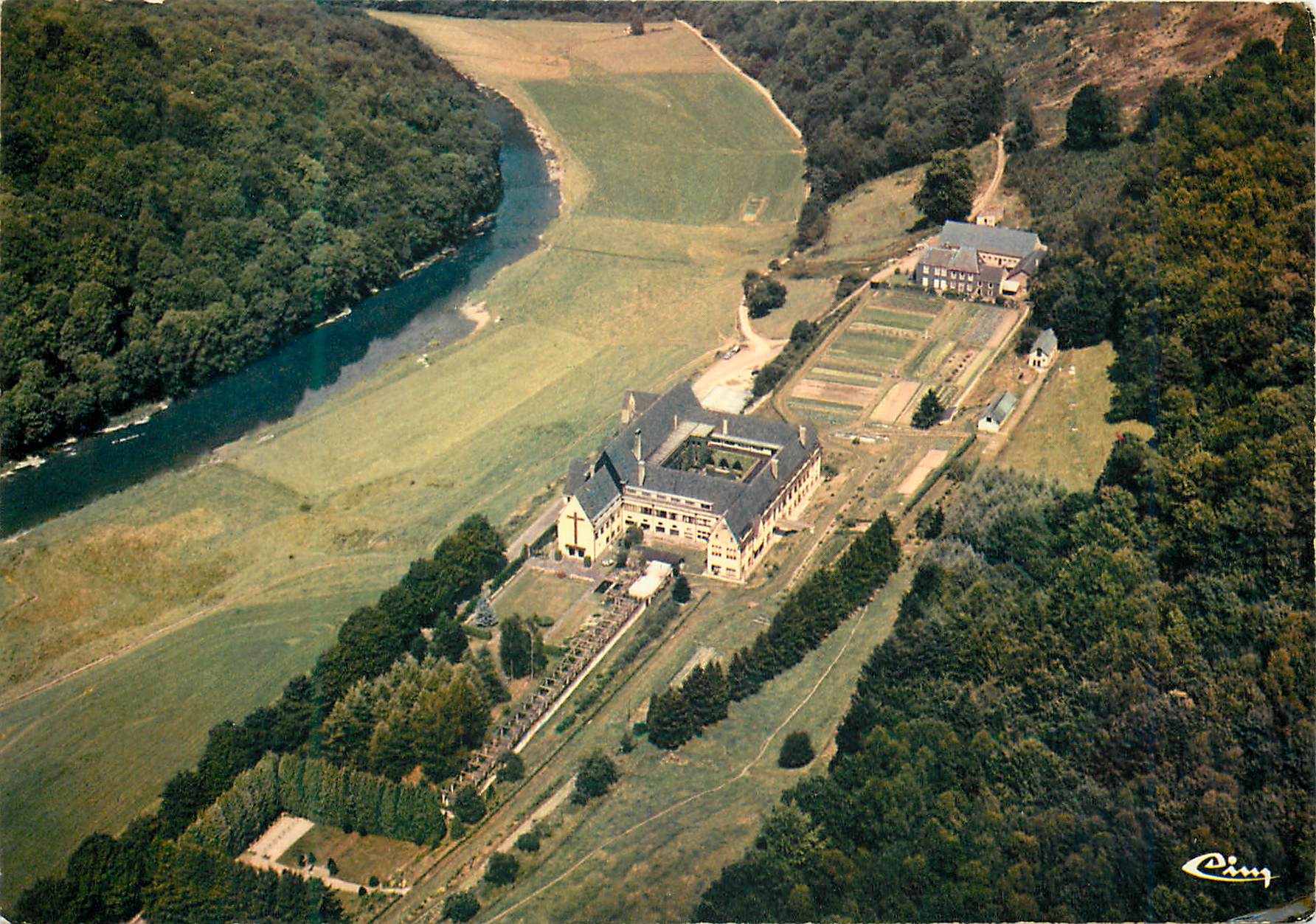 CPM vue aerienne de l'abbaye des moniales cistercienne de l'abbaye N D de Clairefontaine Bouillon Cordemois sur Semois