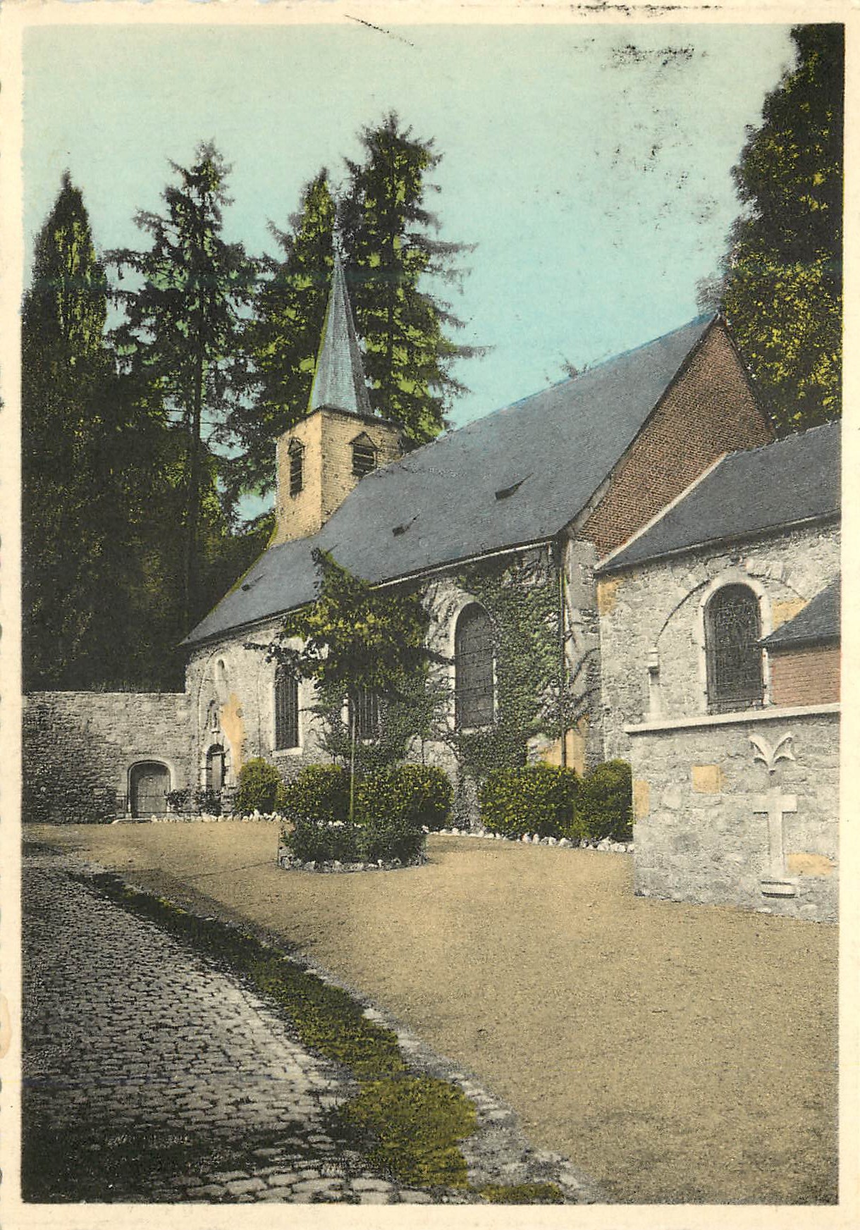 CPA Waulsort l'eglise et l'arbre du centenaire