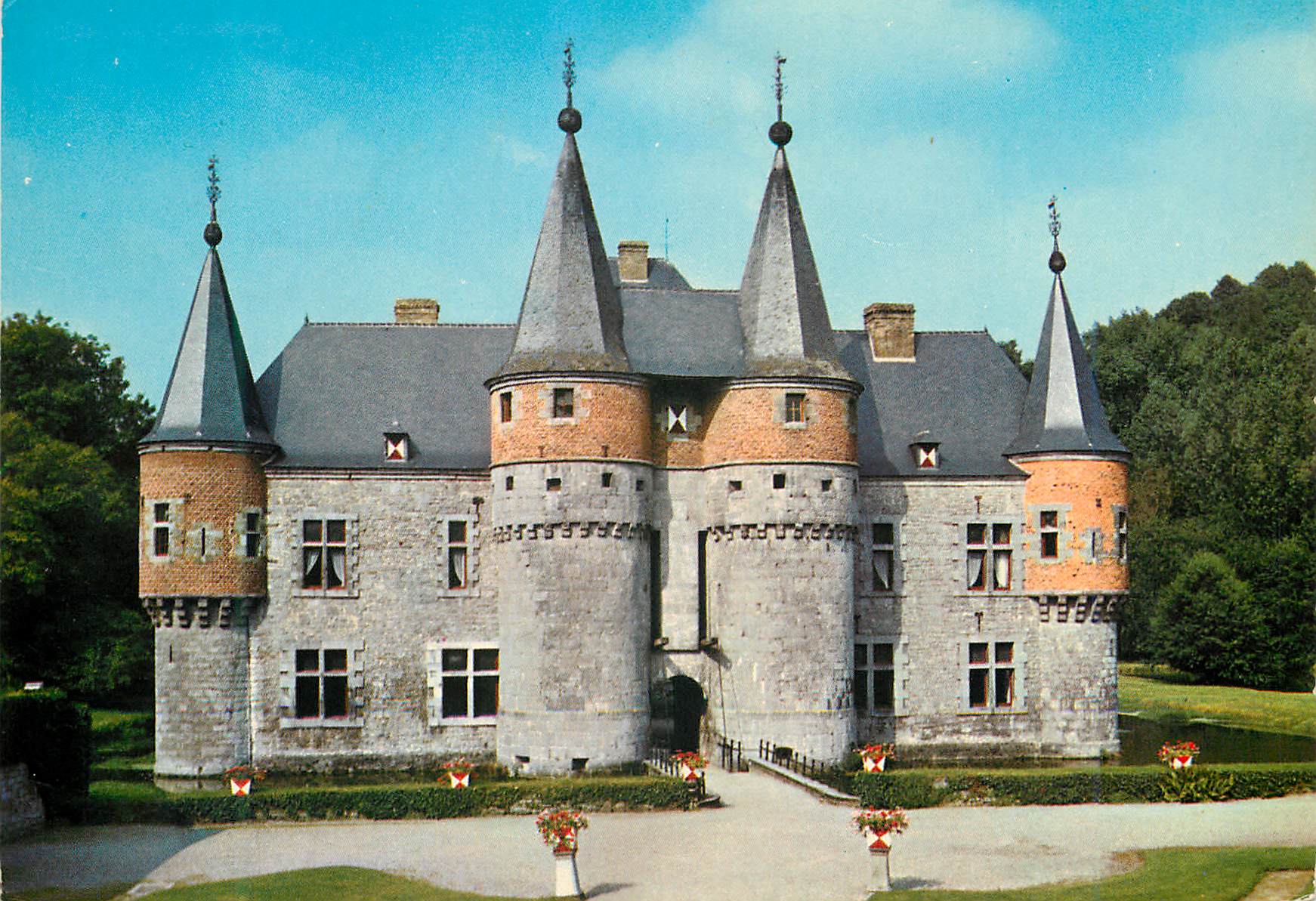 CPA Spontin chateau feodal facade principale XIV et XVIes
