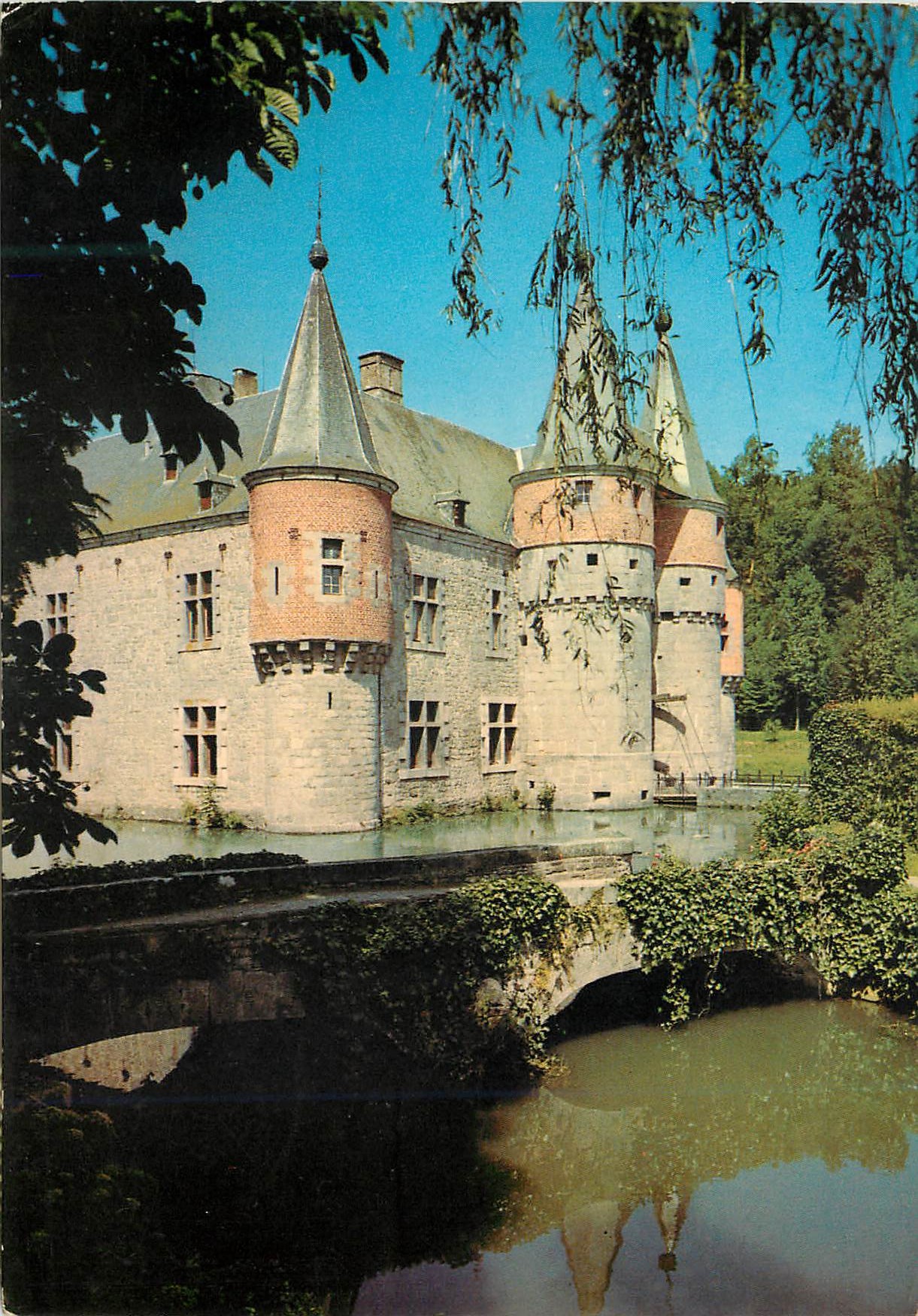 CPA Spontin sur boco chateau feodal (XIIe XVIes) le pont sur le bocq