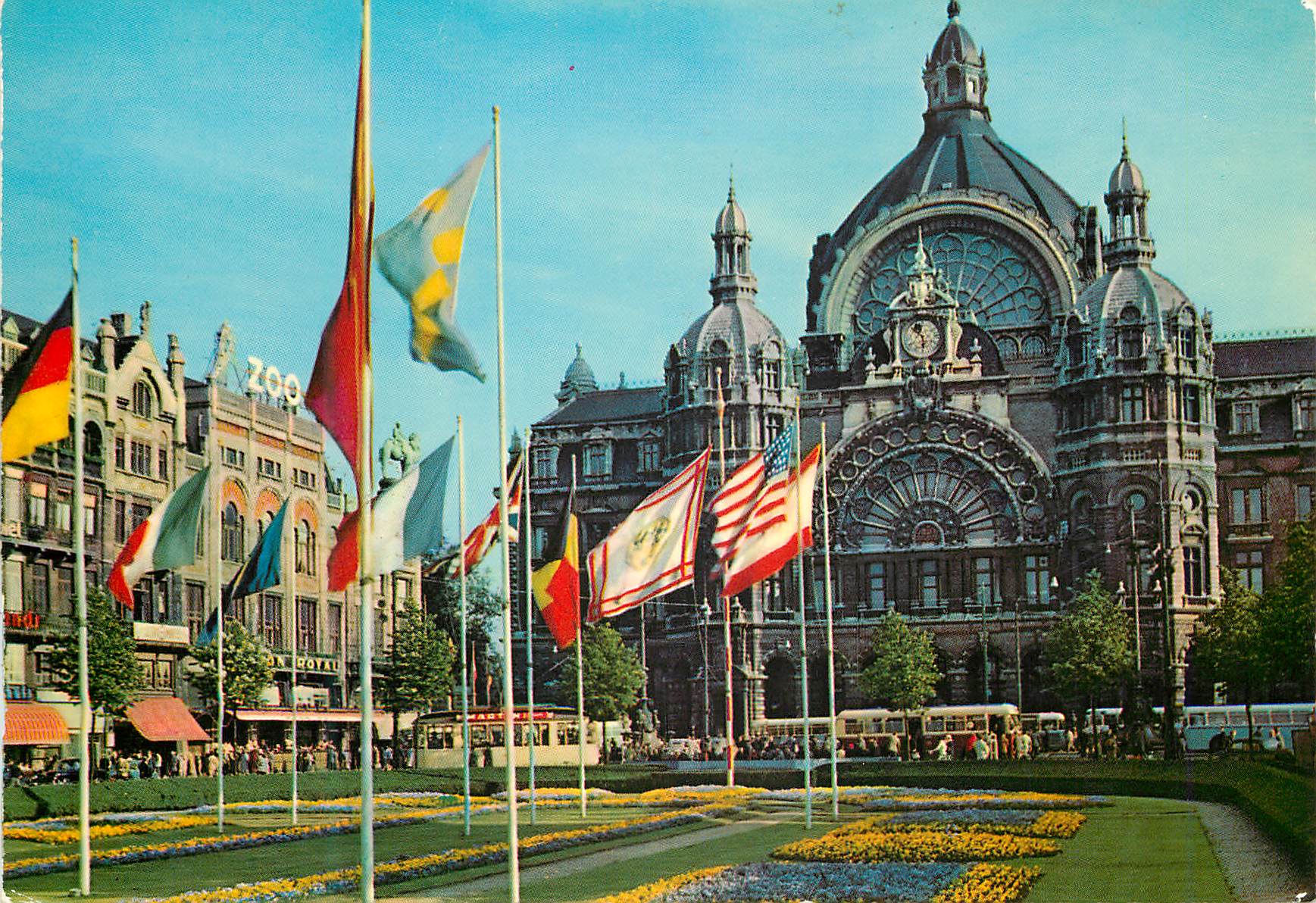 CPM Anvers place reine astrid et gare centrale