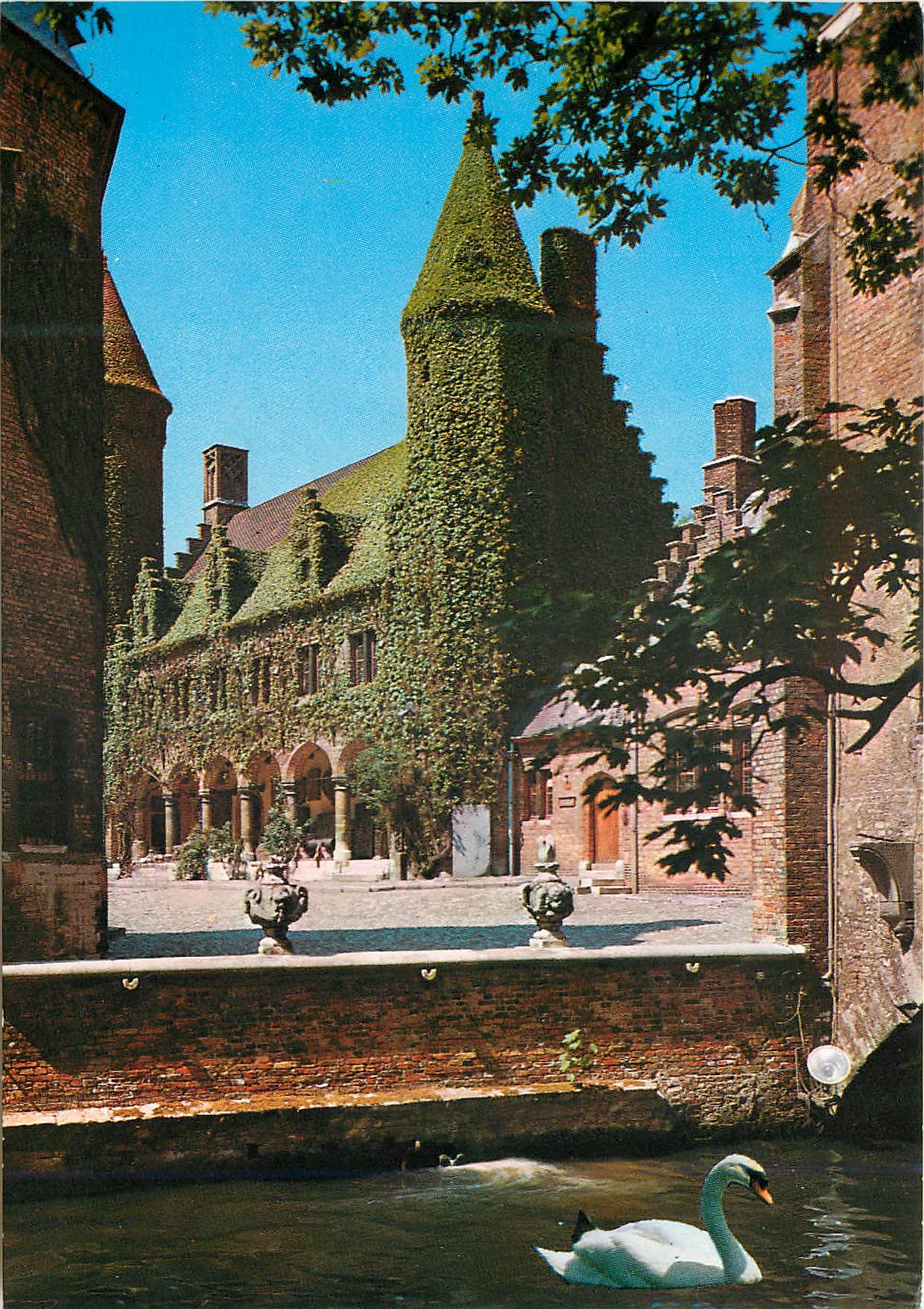 CPM Brugge cour d'honneur gruuthuse